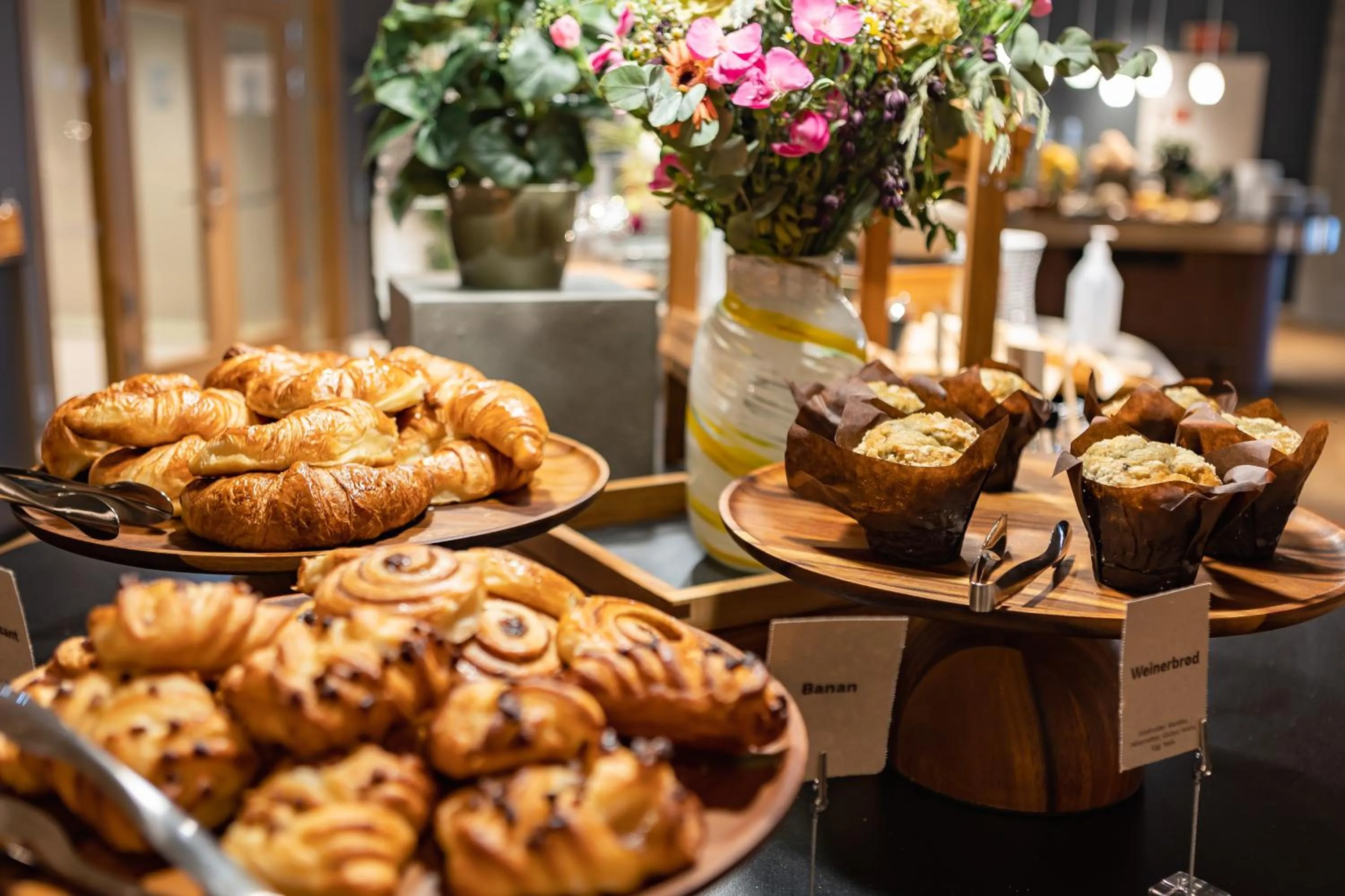 Buffet breakfast in Quality Hotel Ramsalt