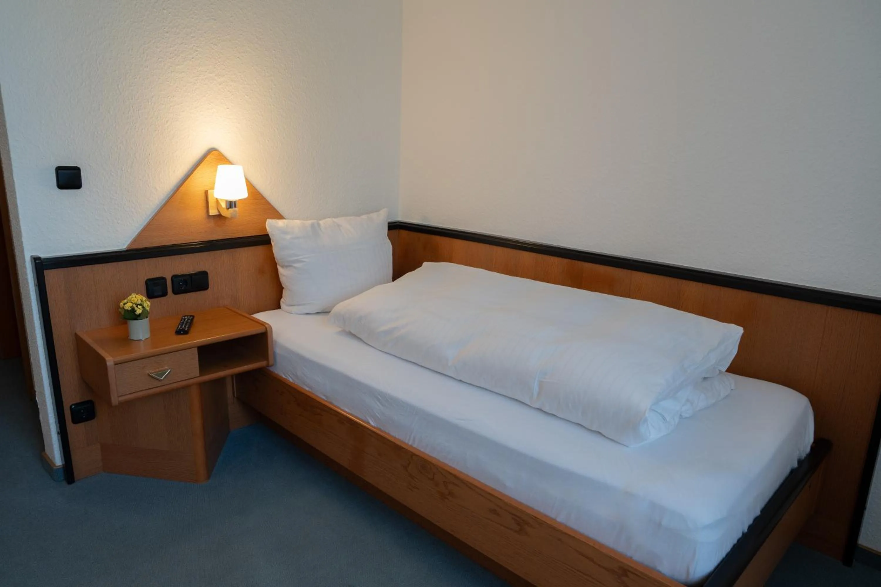 Photo of the whole room, Bed in E&D Hotel Rodgau