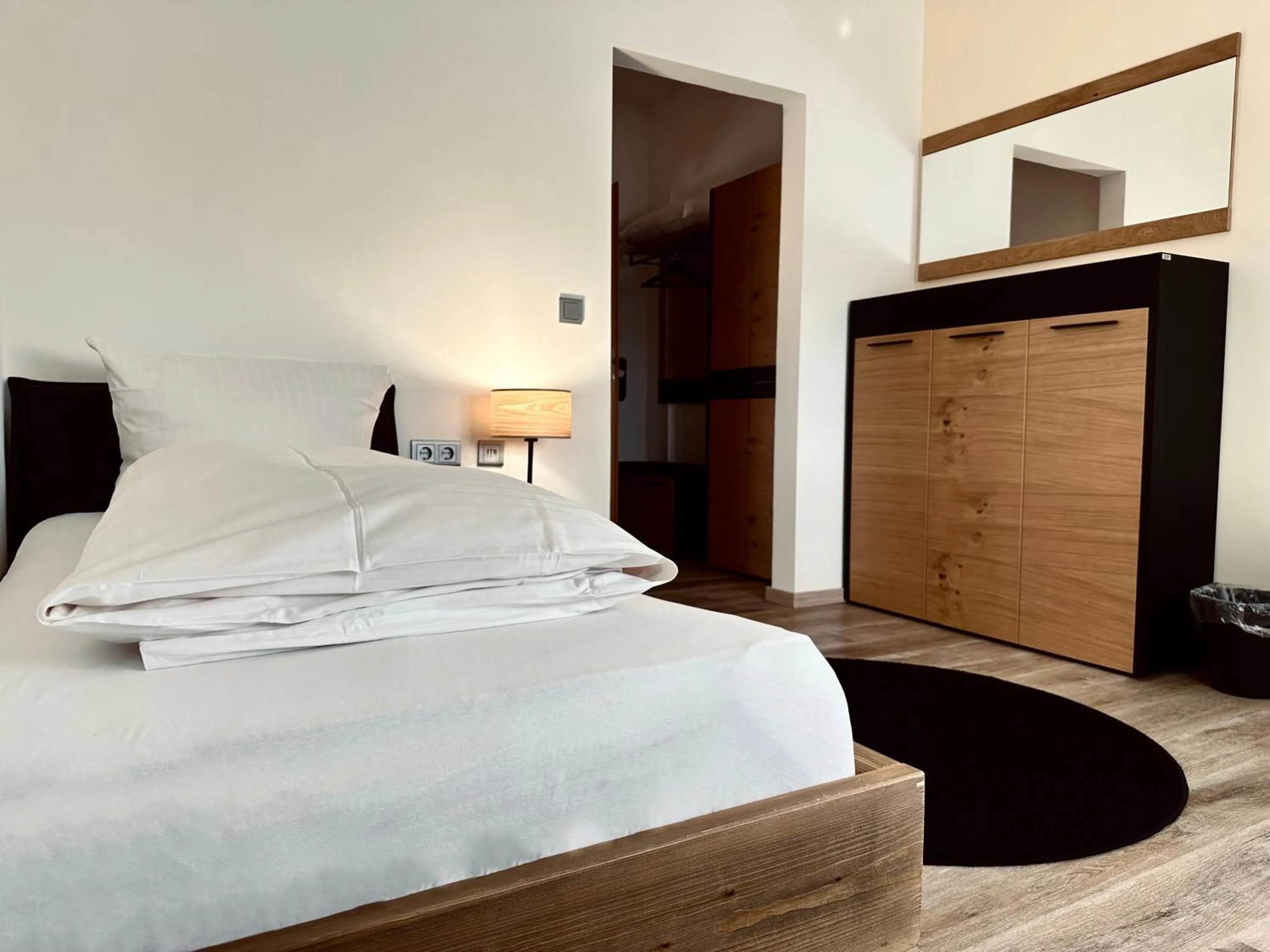 Photo of the whole room, Bed in E&D Hotel Rodgau