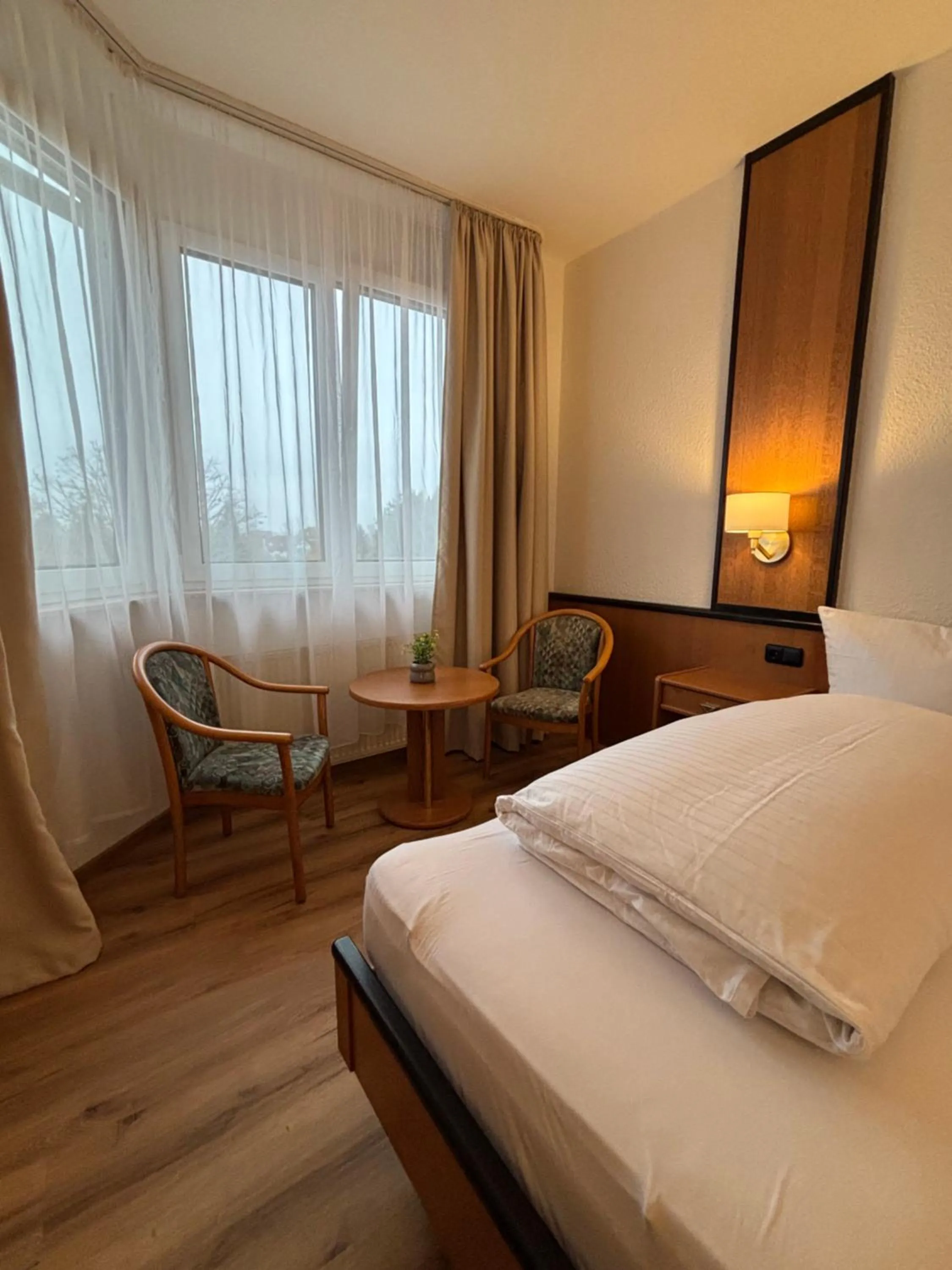 Photo of the whole room, Bed in E&D Hotel Rodgau