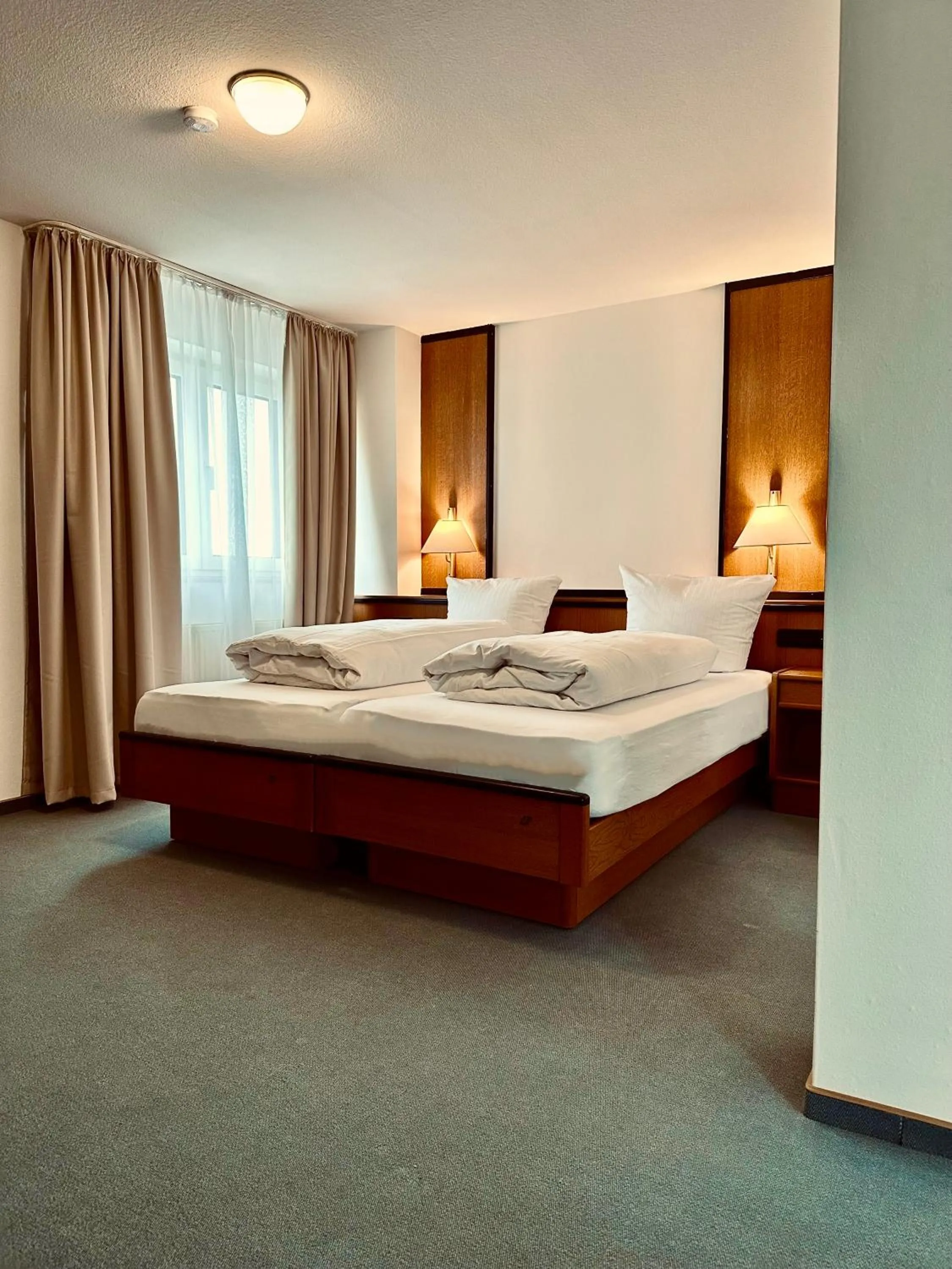 Photo of the whole room, Bed in E&D Hotel Rodgau