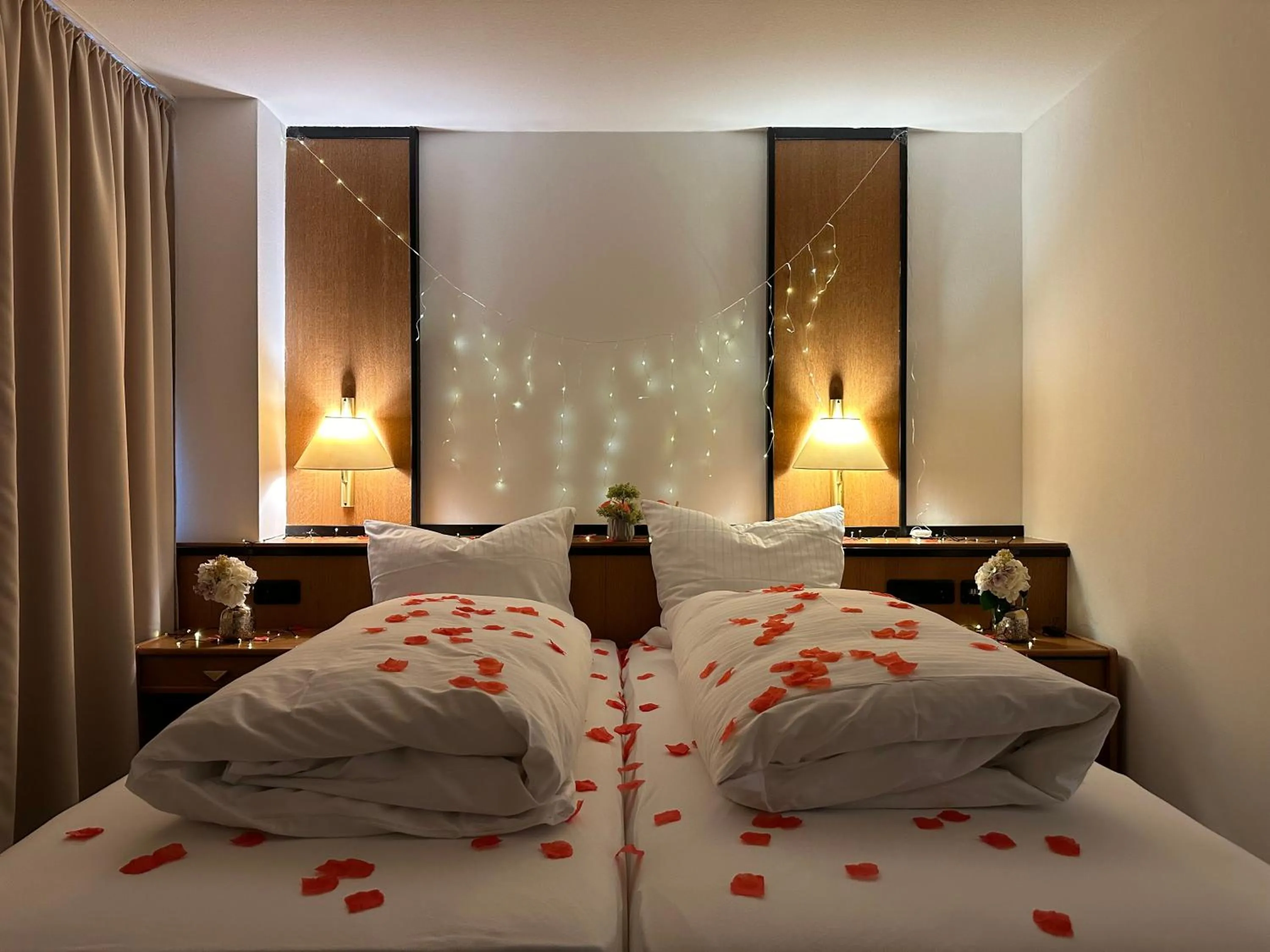 Photo of the whole room, Bed in E&D Hotel Rodgau