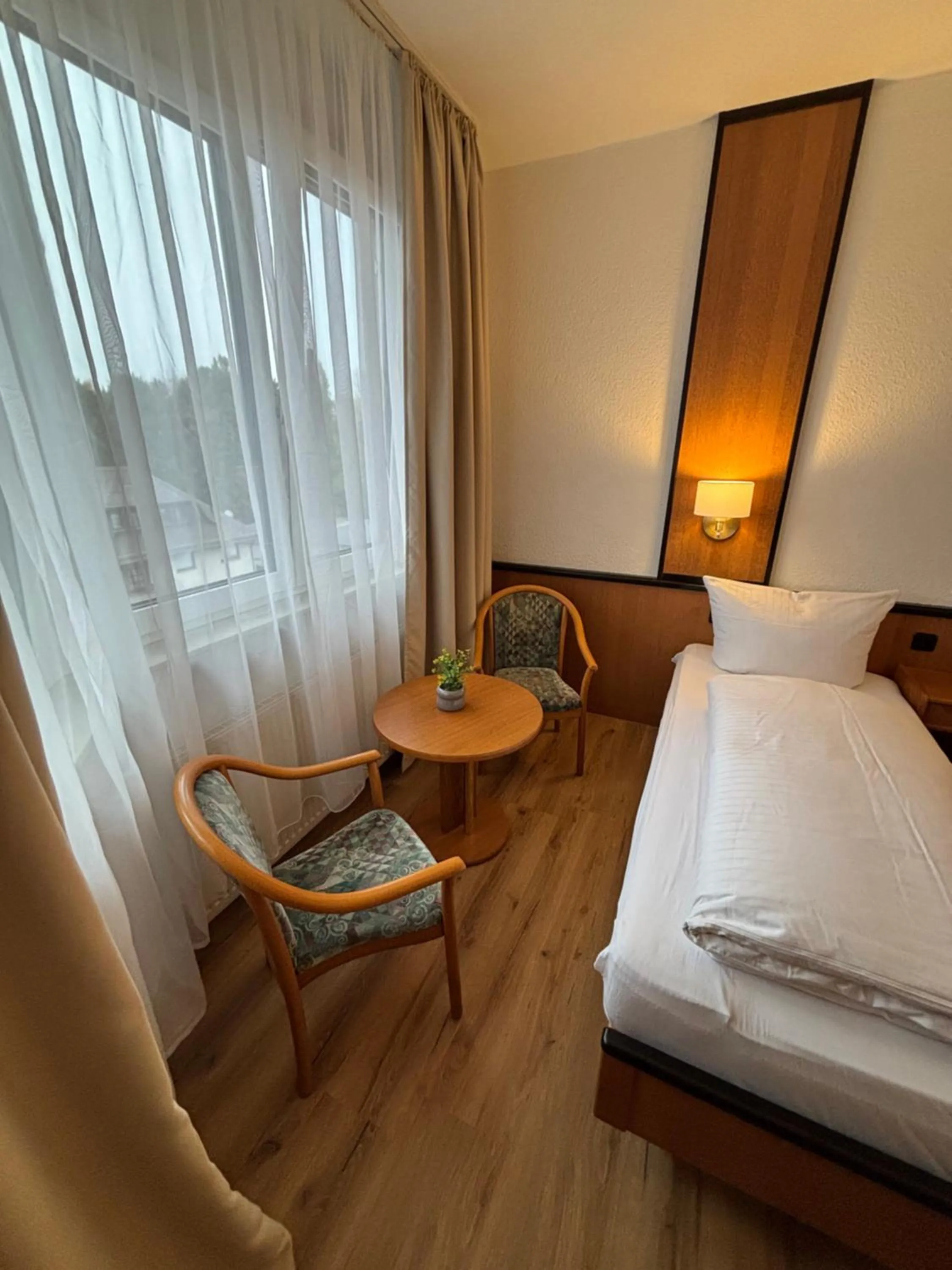 Photo of the whole room, Bed in E&D Hotel Rodgau