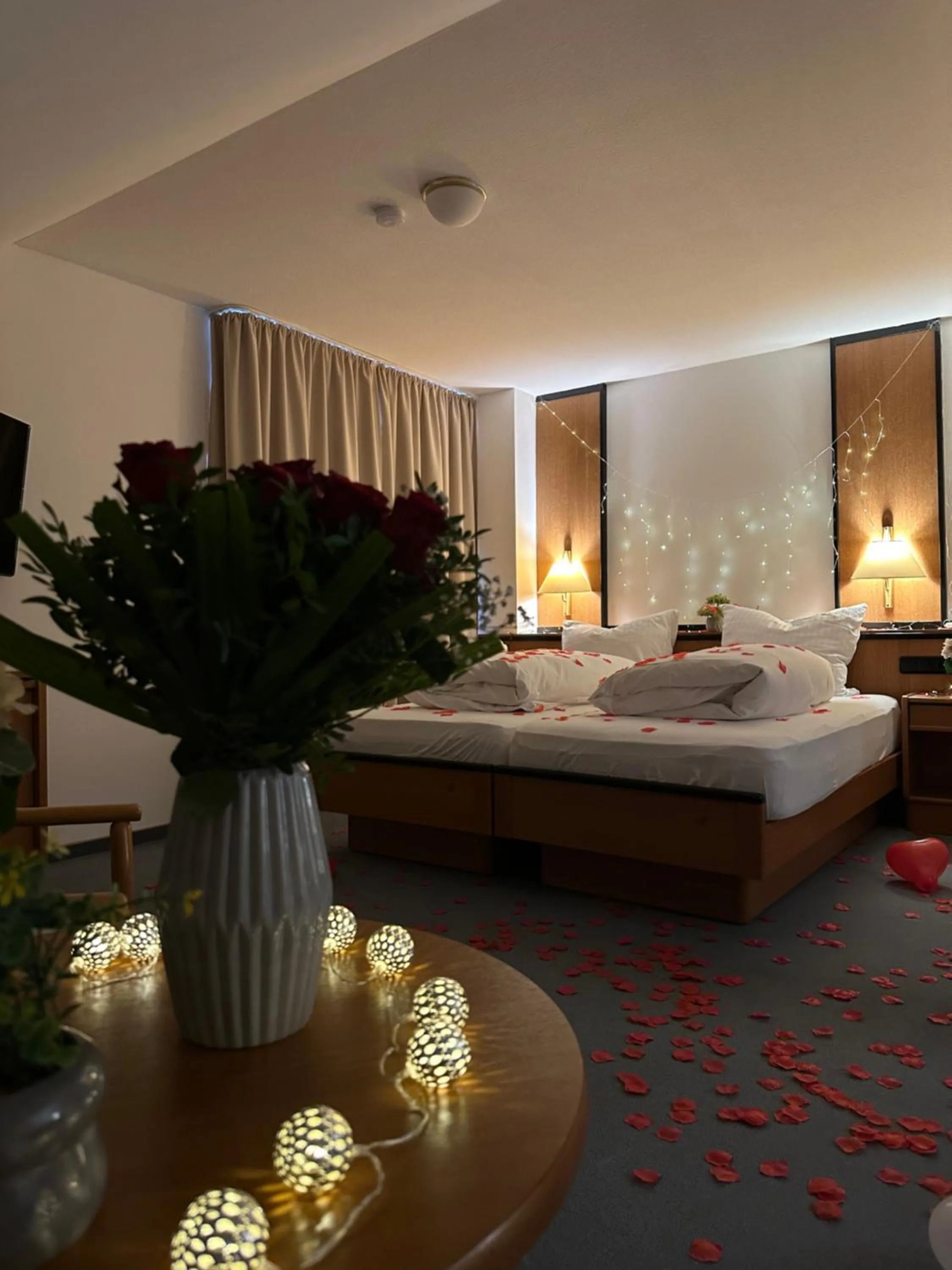 Photo of the whole room, Bed in E&D Hotel Rodgau