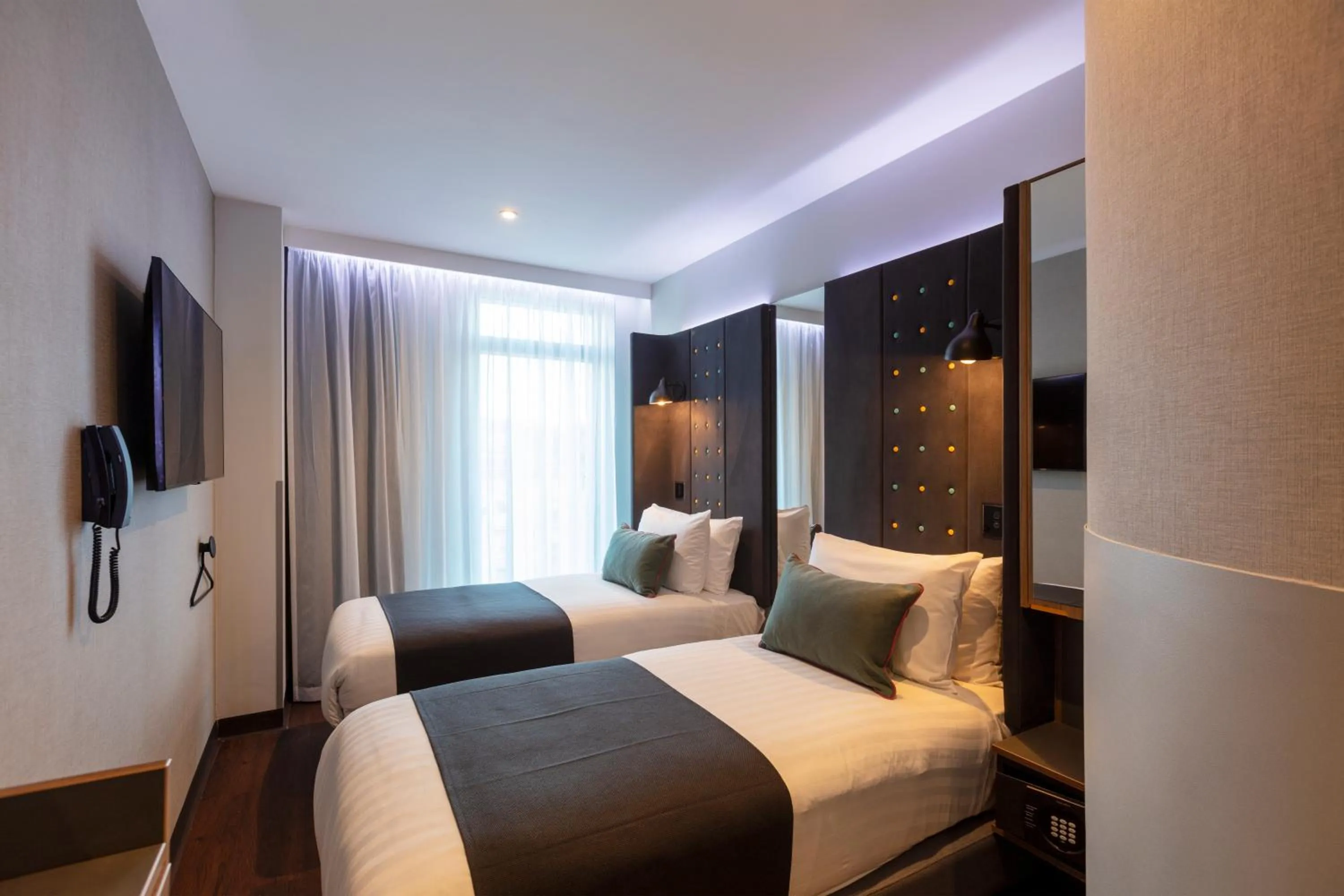 Bedroom, Bed in Point A Hotel Dublin Parnell Street