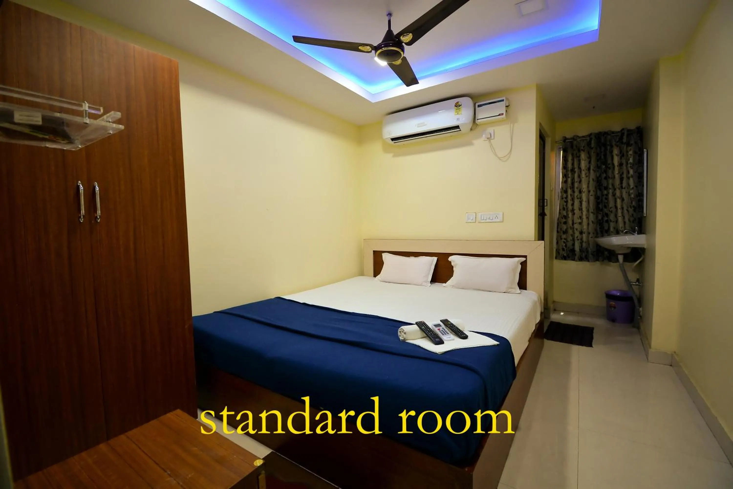 Bed in HOTEL CORAL INN -HCI