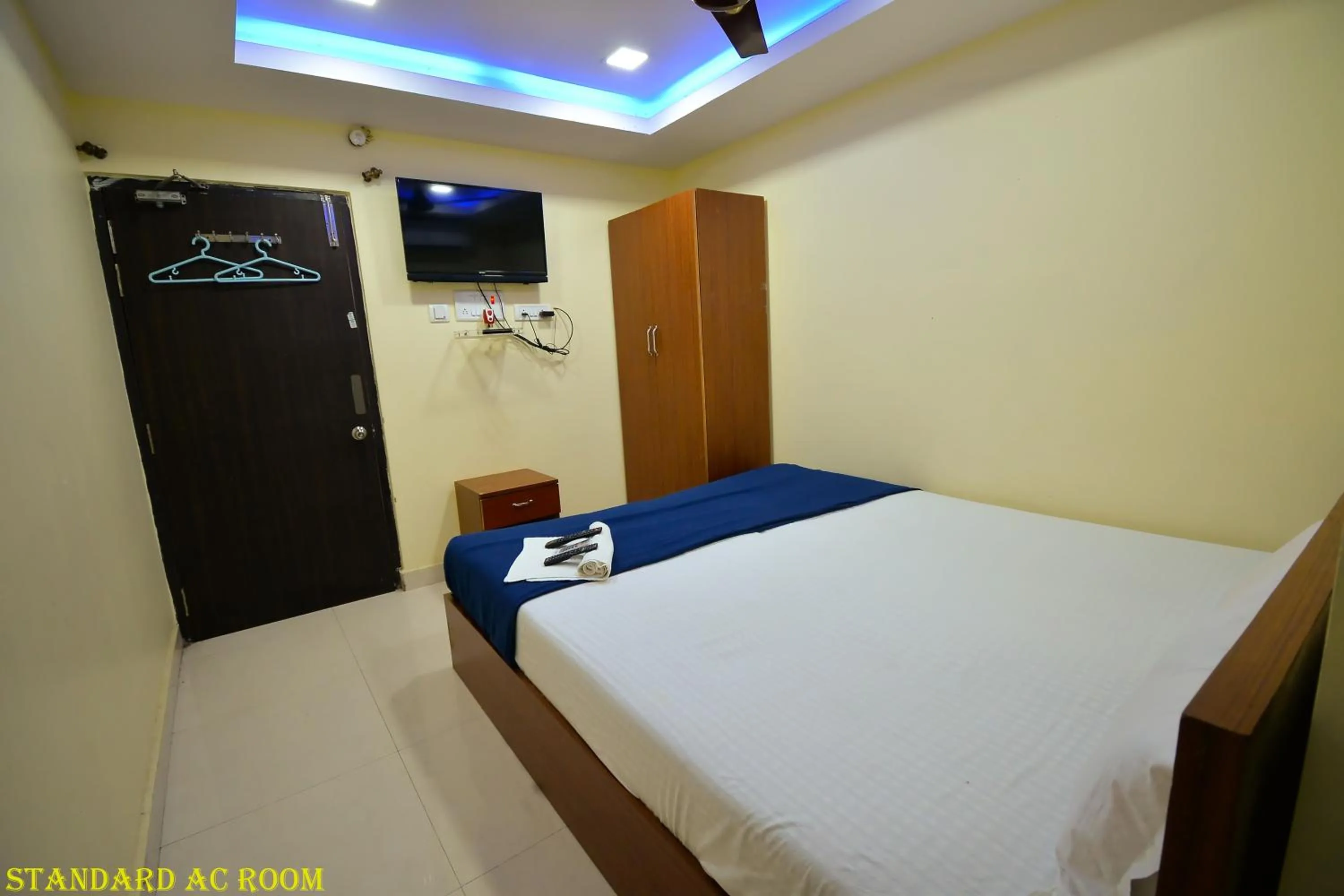 Bed in HOTEL CORAL INN -HCI