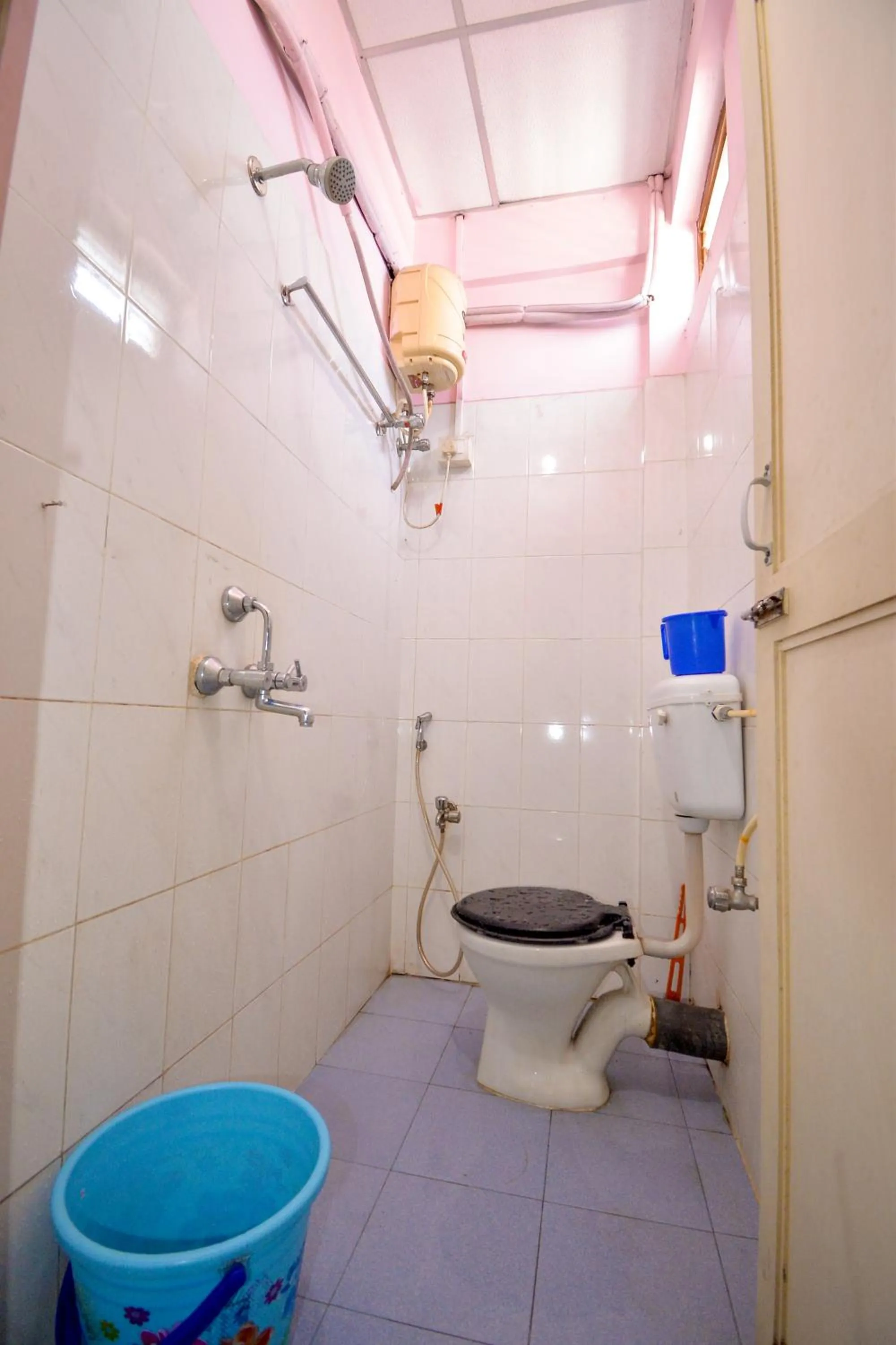 Shower in HOTEL CORAL INN -HCI