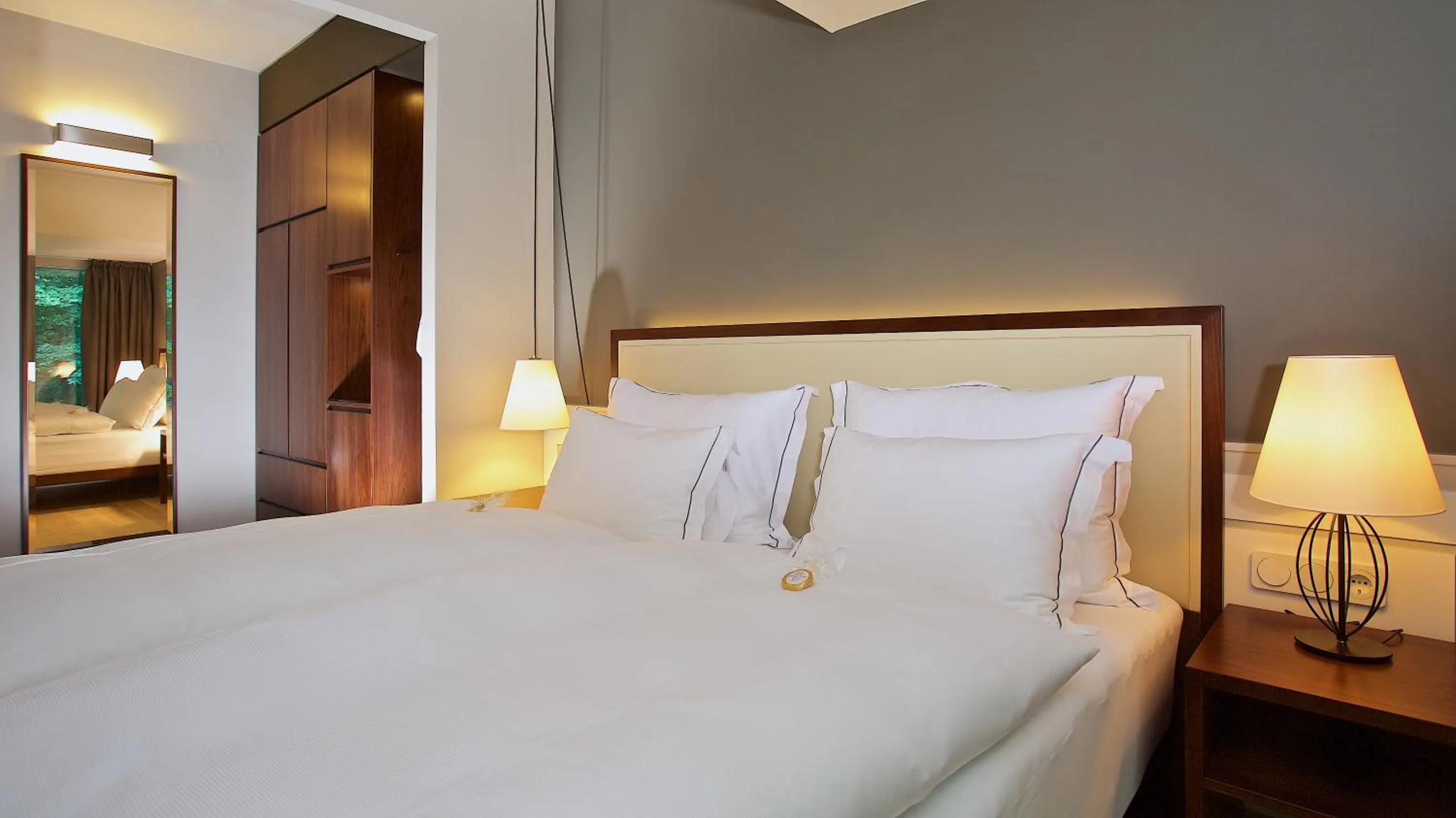 Photo of the whole room, Bed in Berghotel Tulbingerkogel