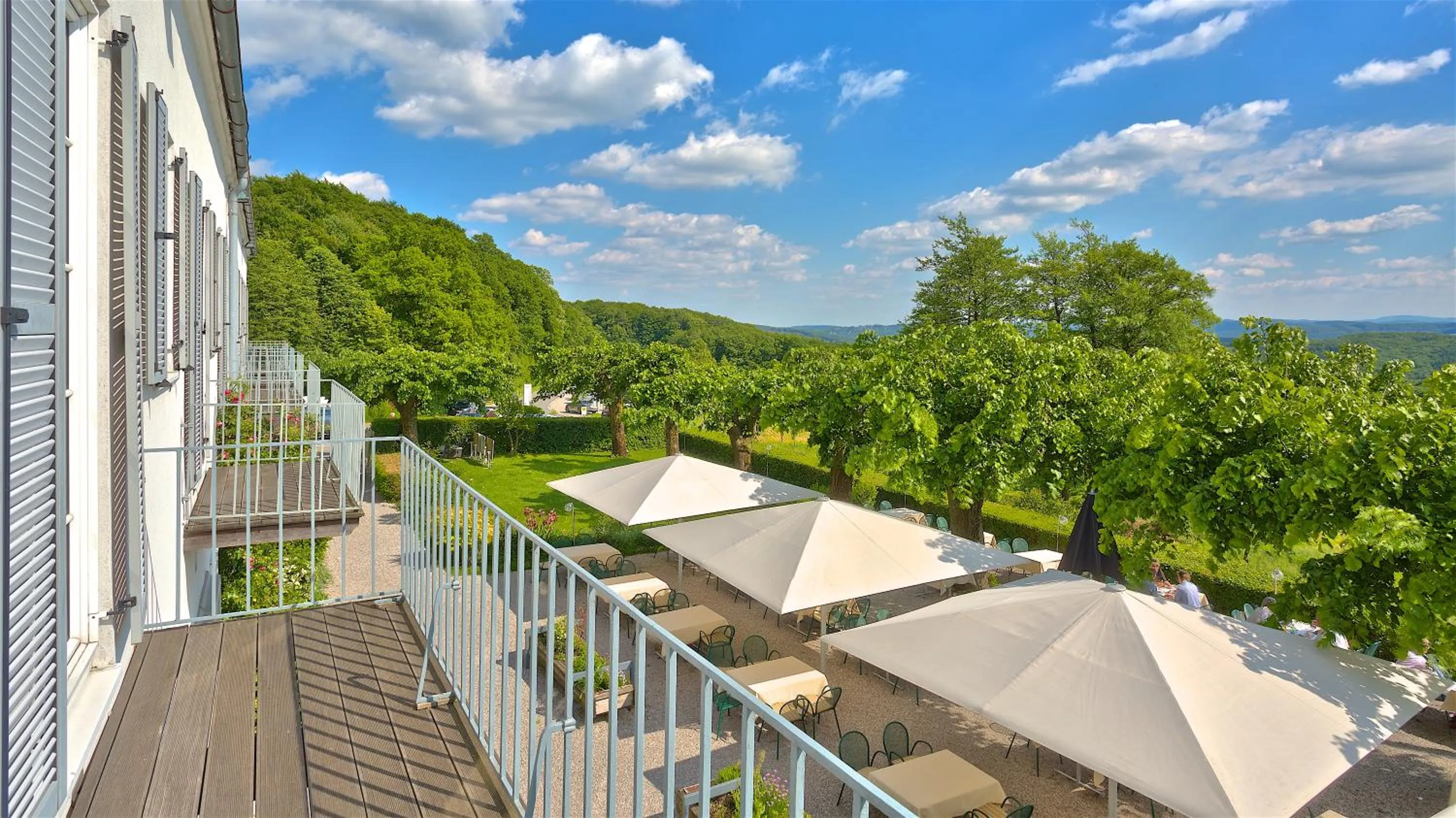Garden view in Berghotel Tulbingerkogel