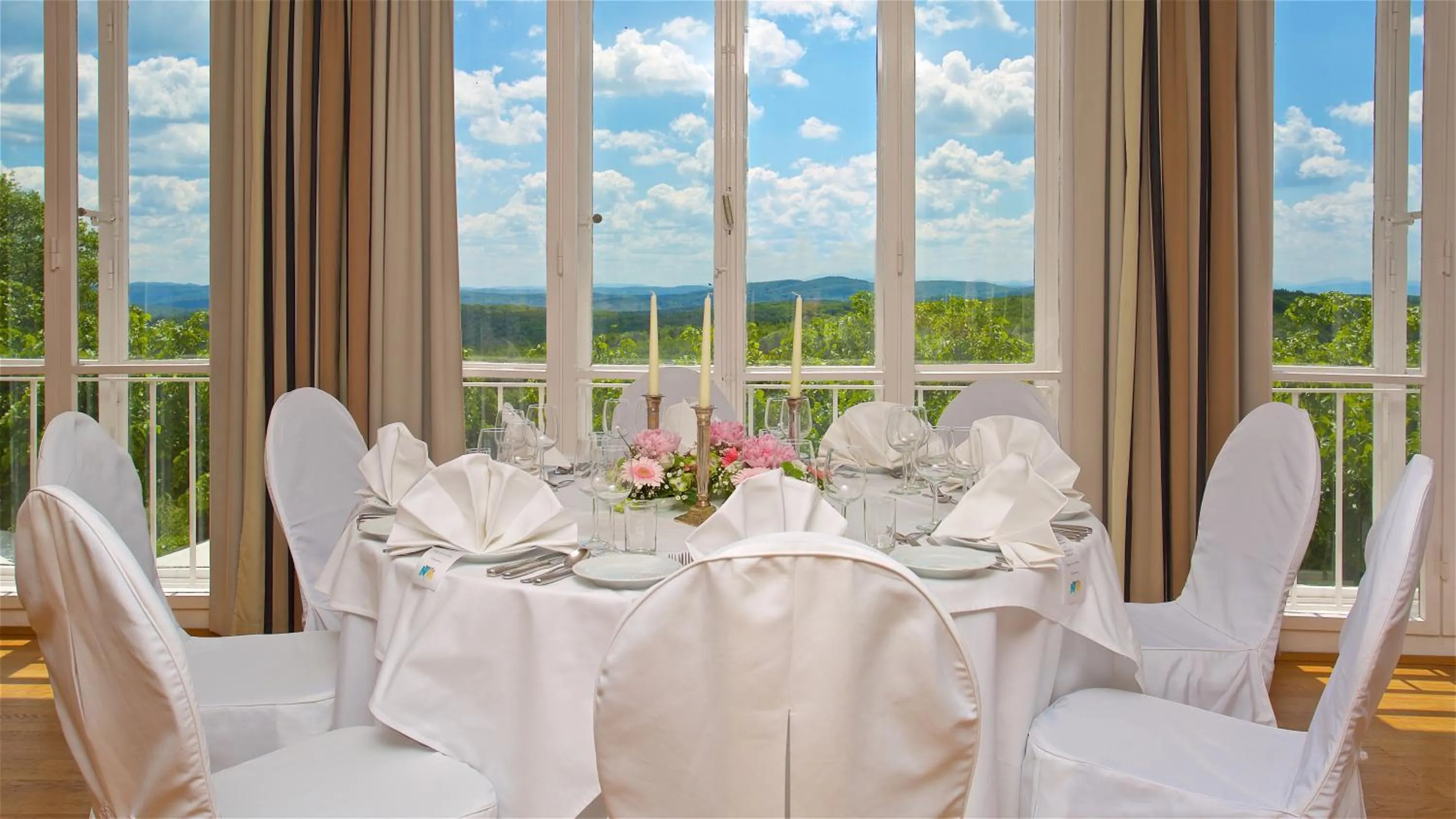 Restaurant/places to eat in Berghotel Tulbingerkogel