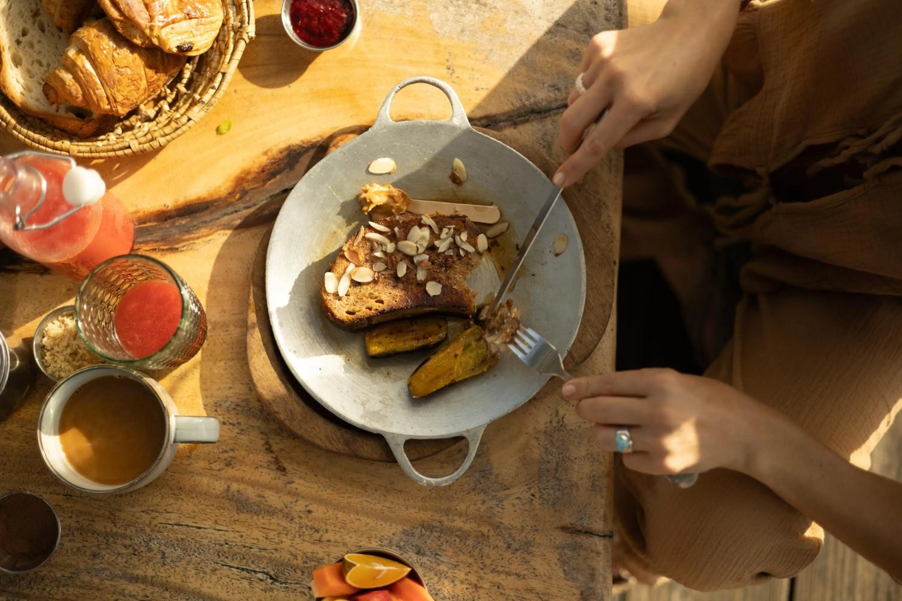 Breakfast in Green Land Bubble Glamping