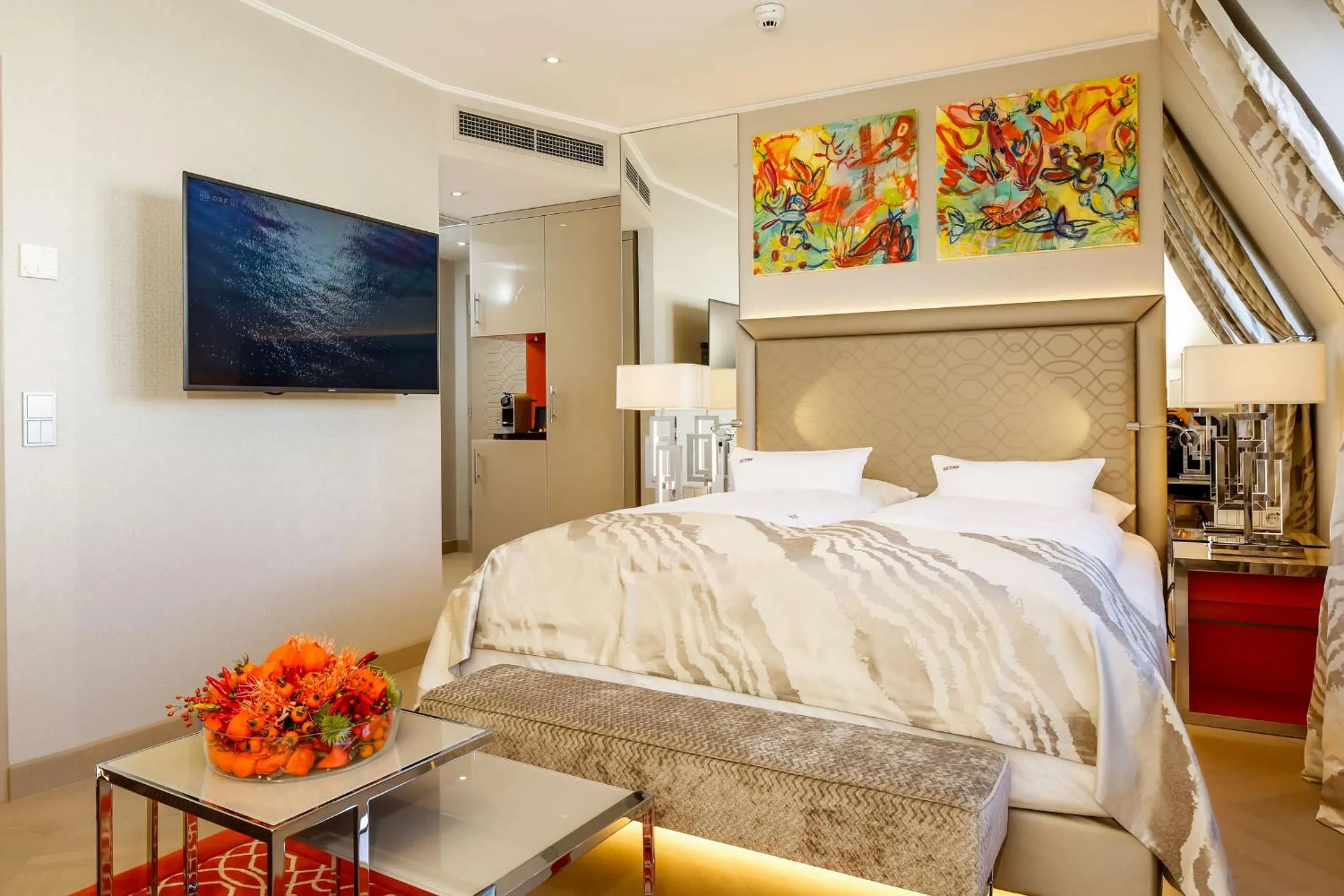 TV and multimedia, Bed in Boutiquehotel Das Tyrol