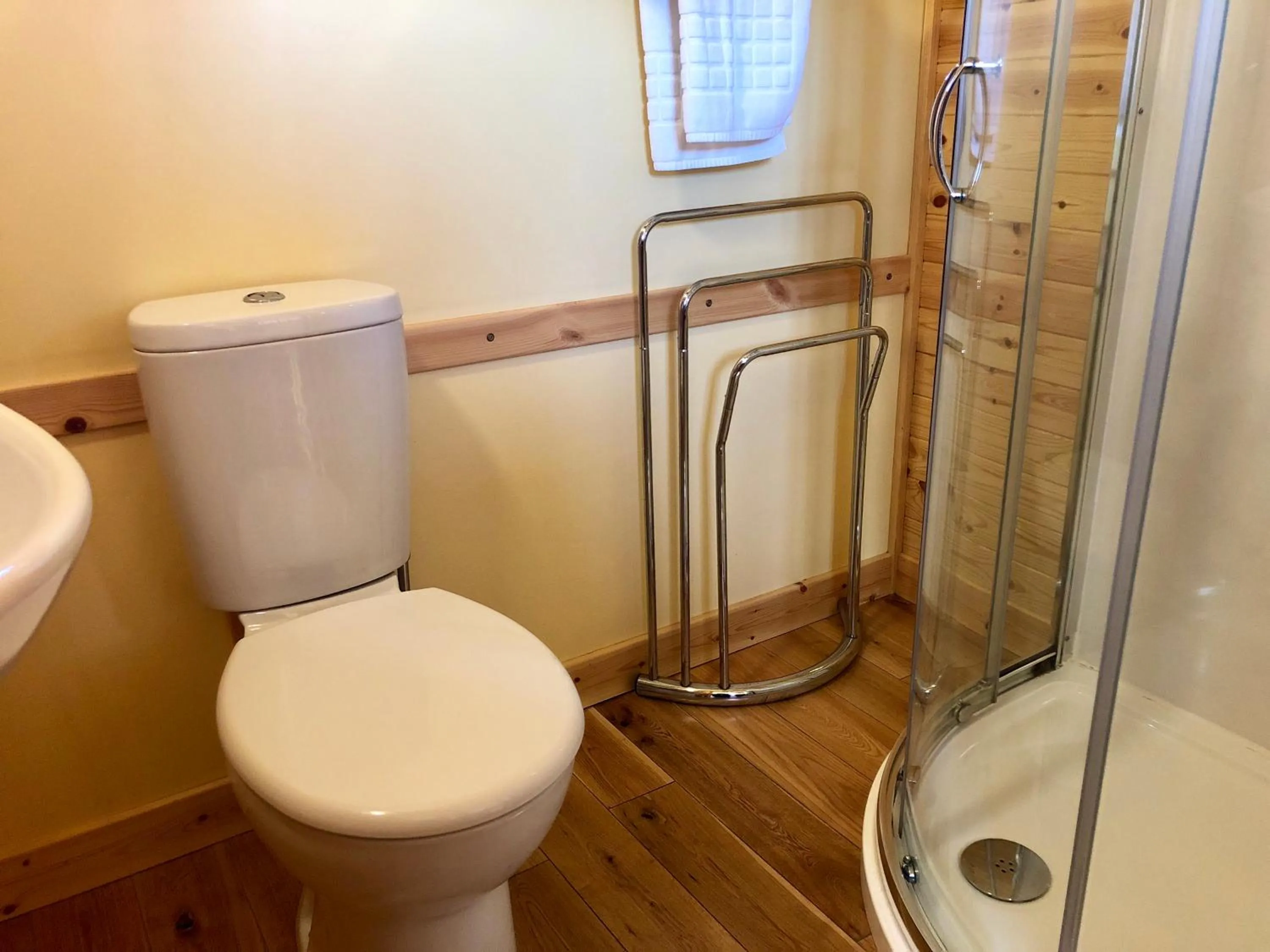 Shower in Rashfield Sheilings - Riverside Lodges, by Pucks Glen, Dunoon