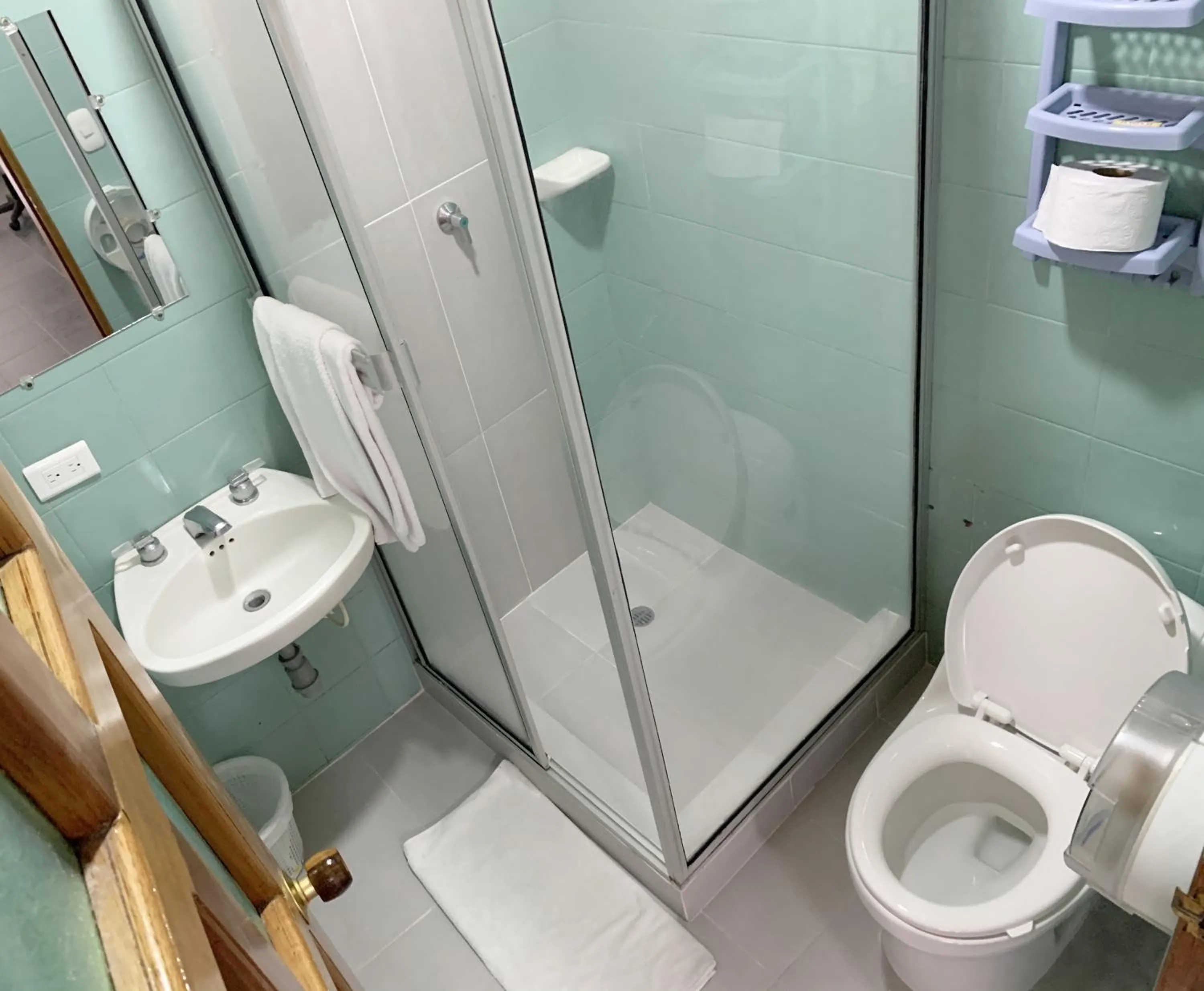 Bathroom in Hotel Corozal Plaza