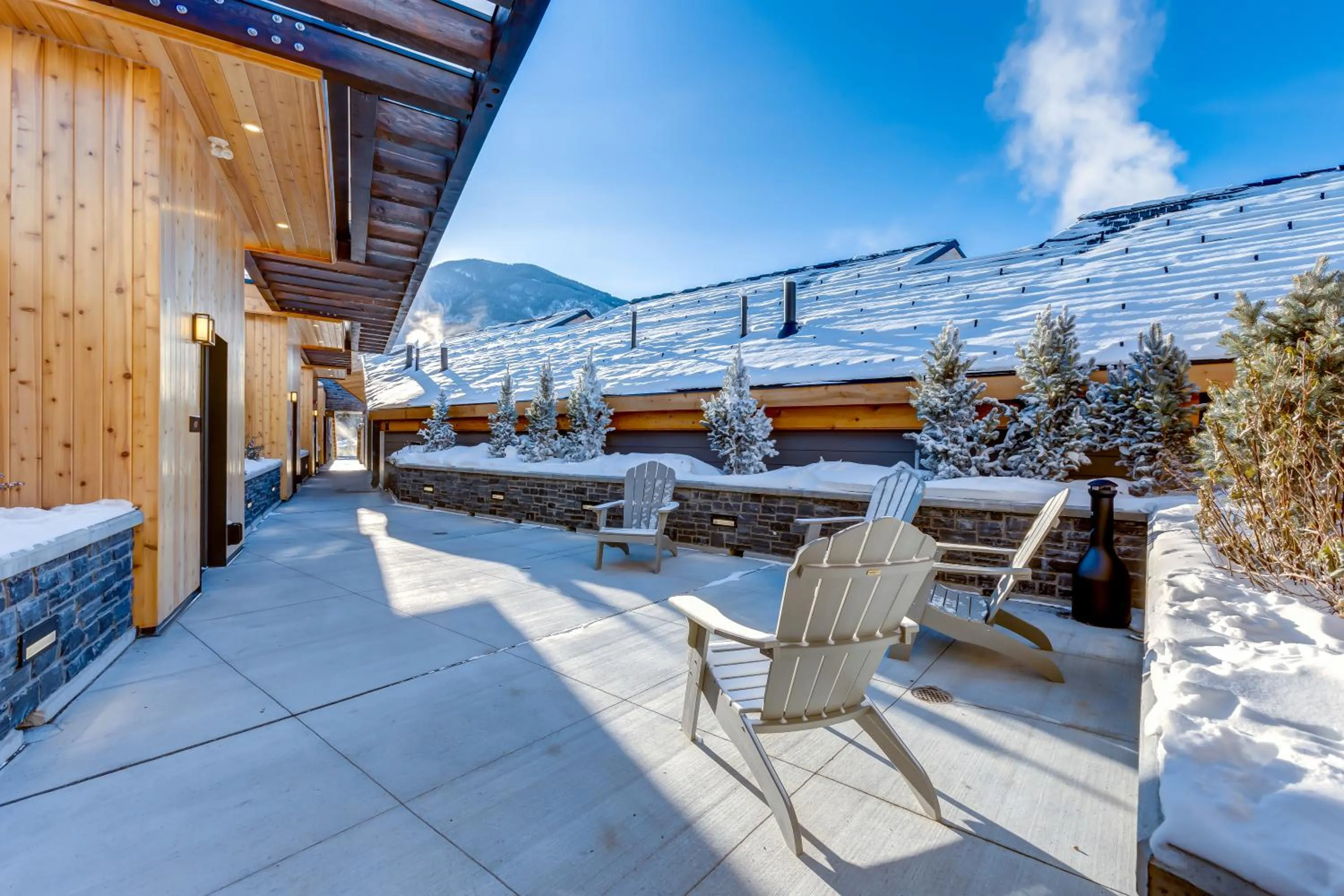 Area and facilities in Peaks Hotel and Suites