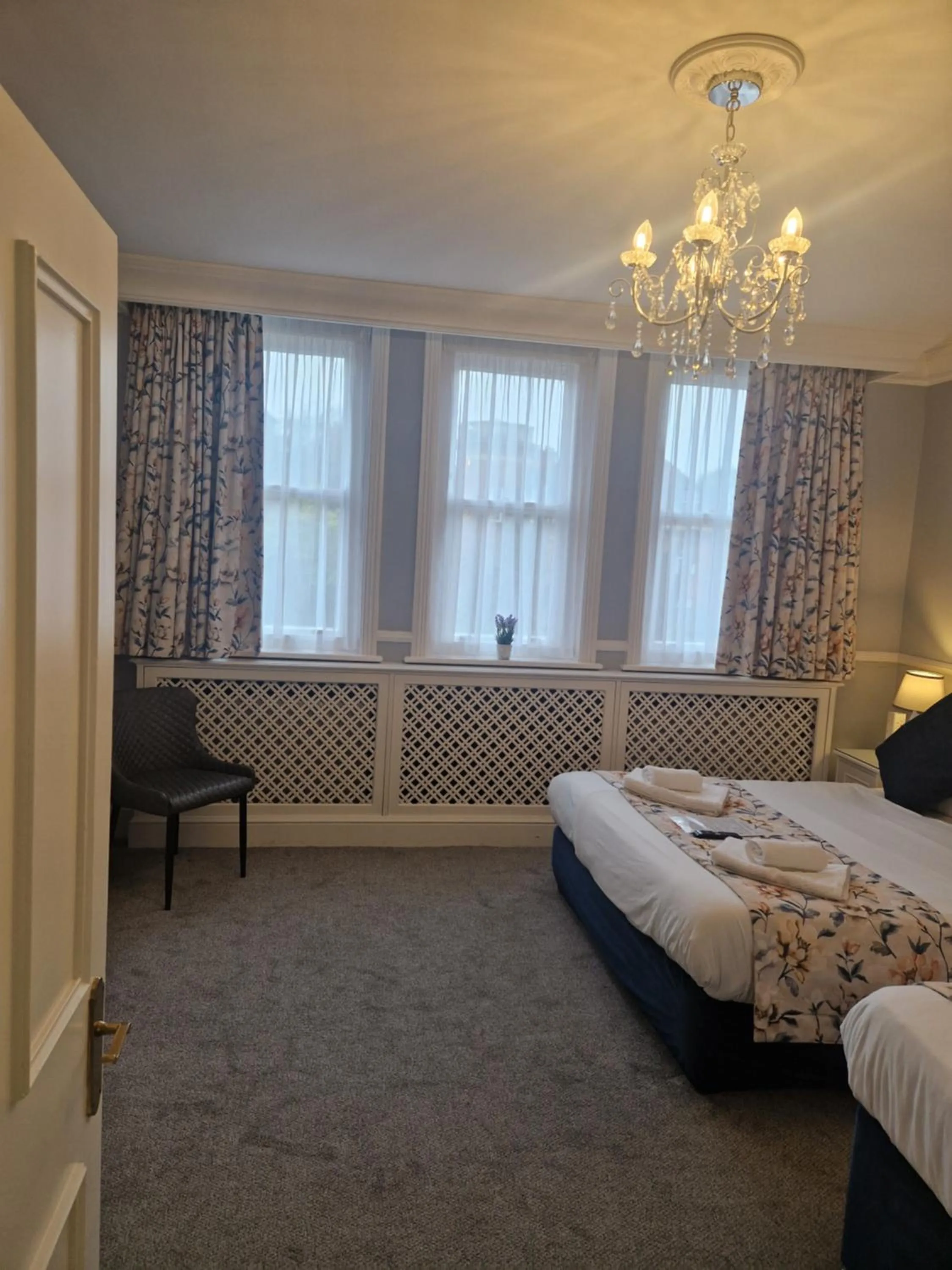 Photo of the whole room, Bed in St Margaret's Hotel