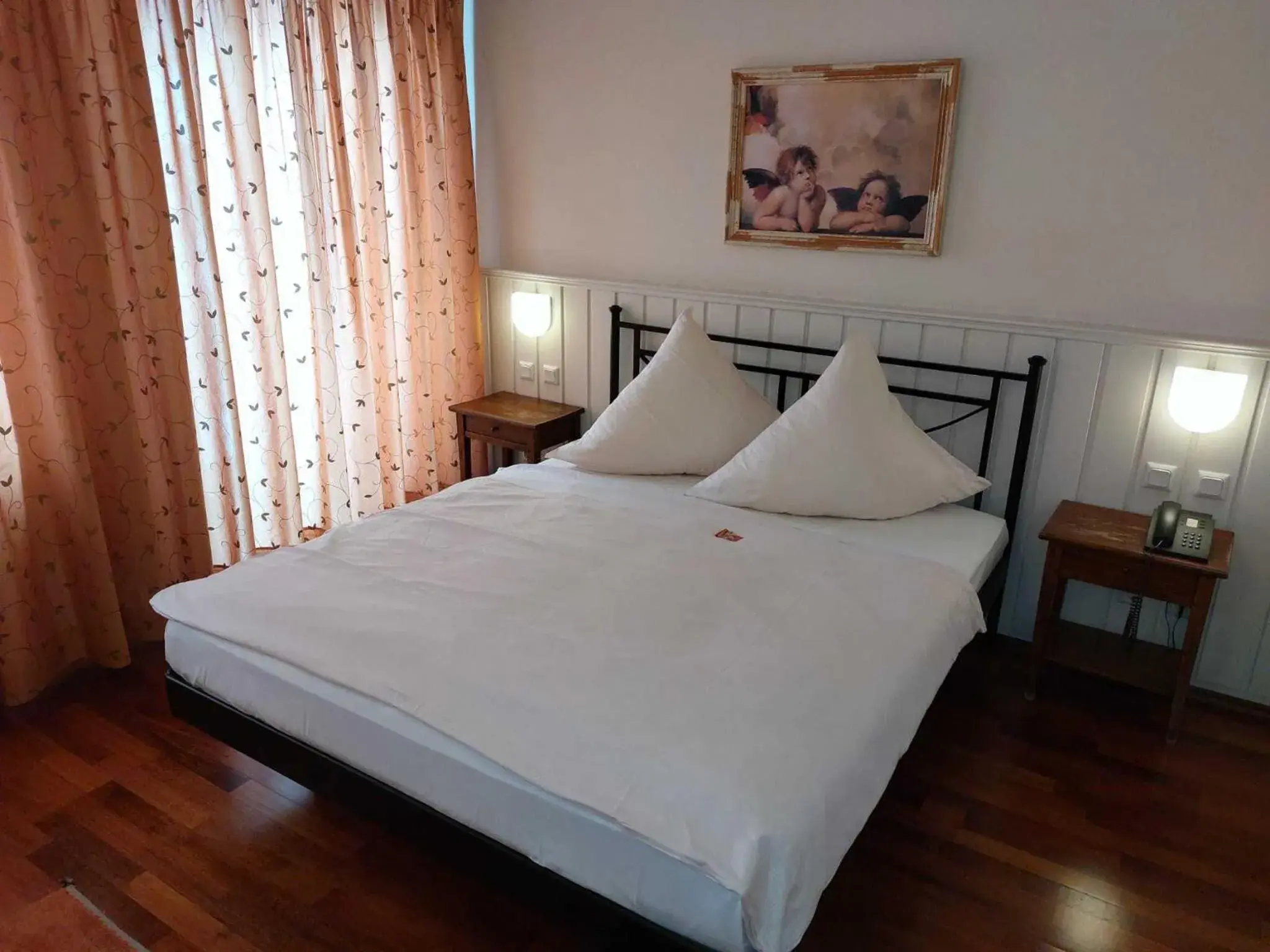 Deluxe Double Room in Hotel Goldener Stern Deluxe Double Room in Hotel Goldener Stern