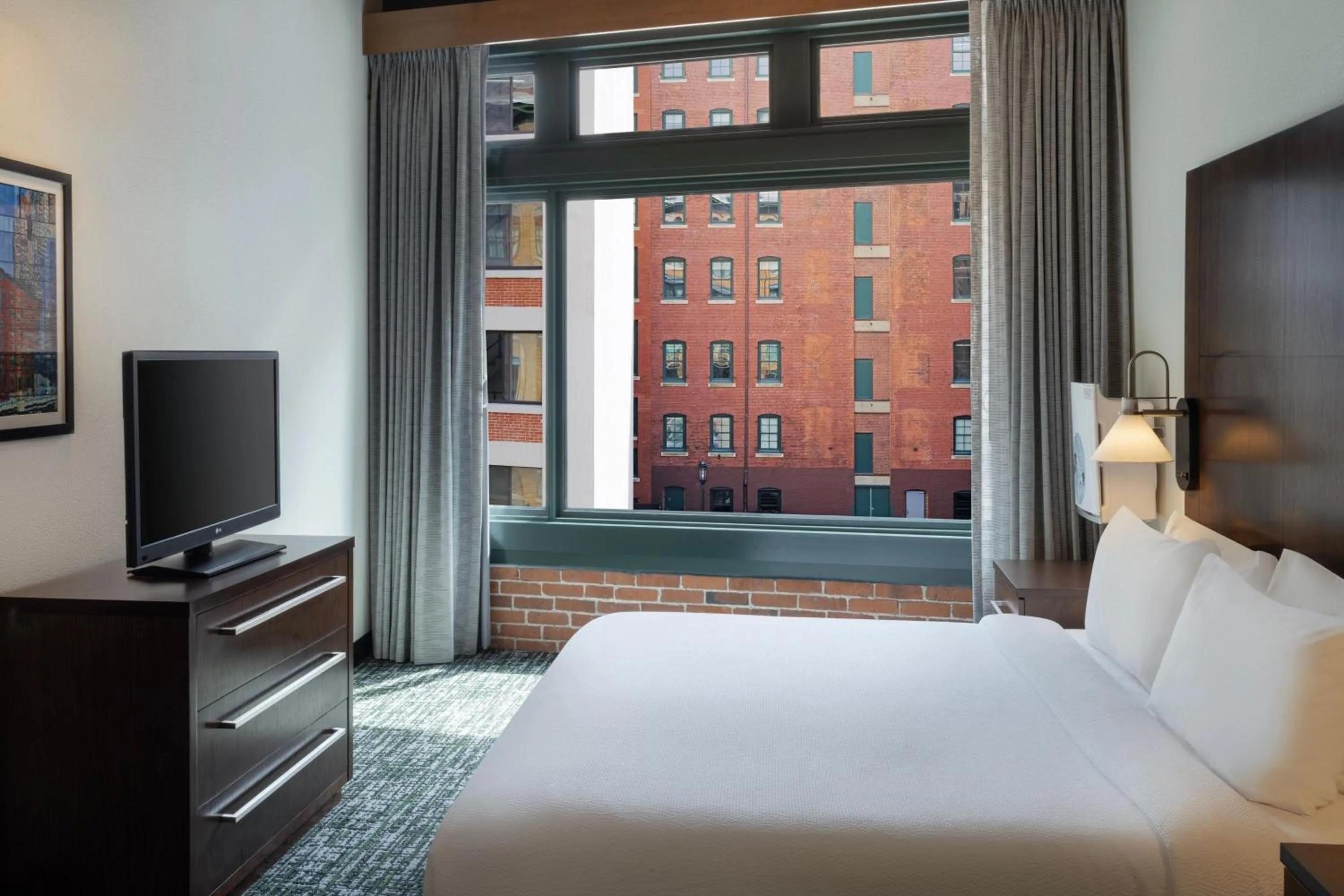 Bedroom, Bed in Residence Inn by Marriott Boston Downtown Seaport