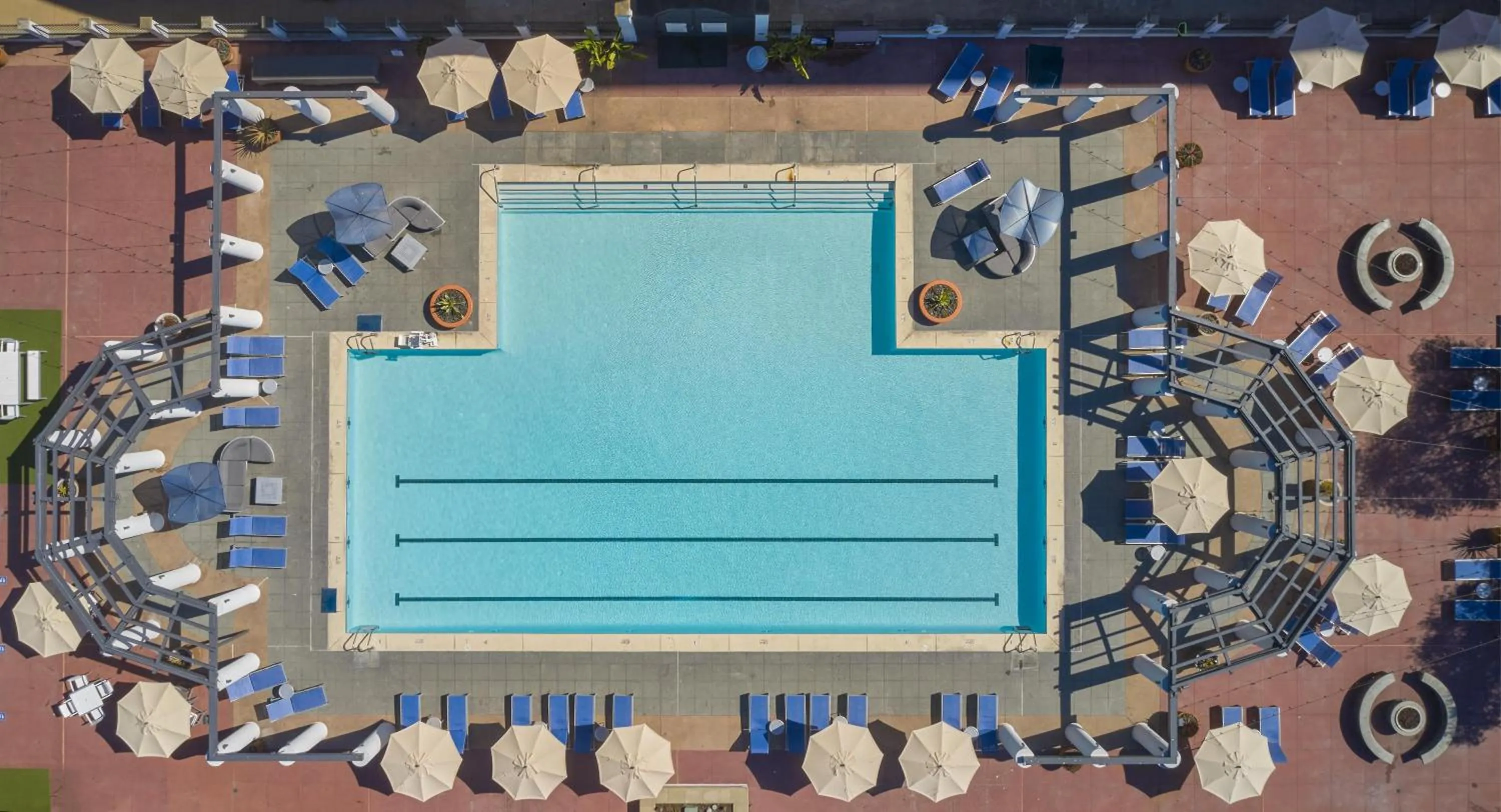 Swimming pool in Hyatt Regency La Jolla at Aventine