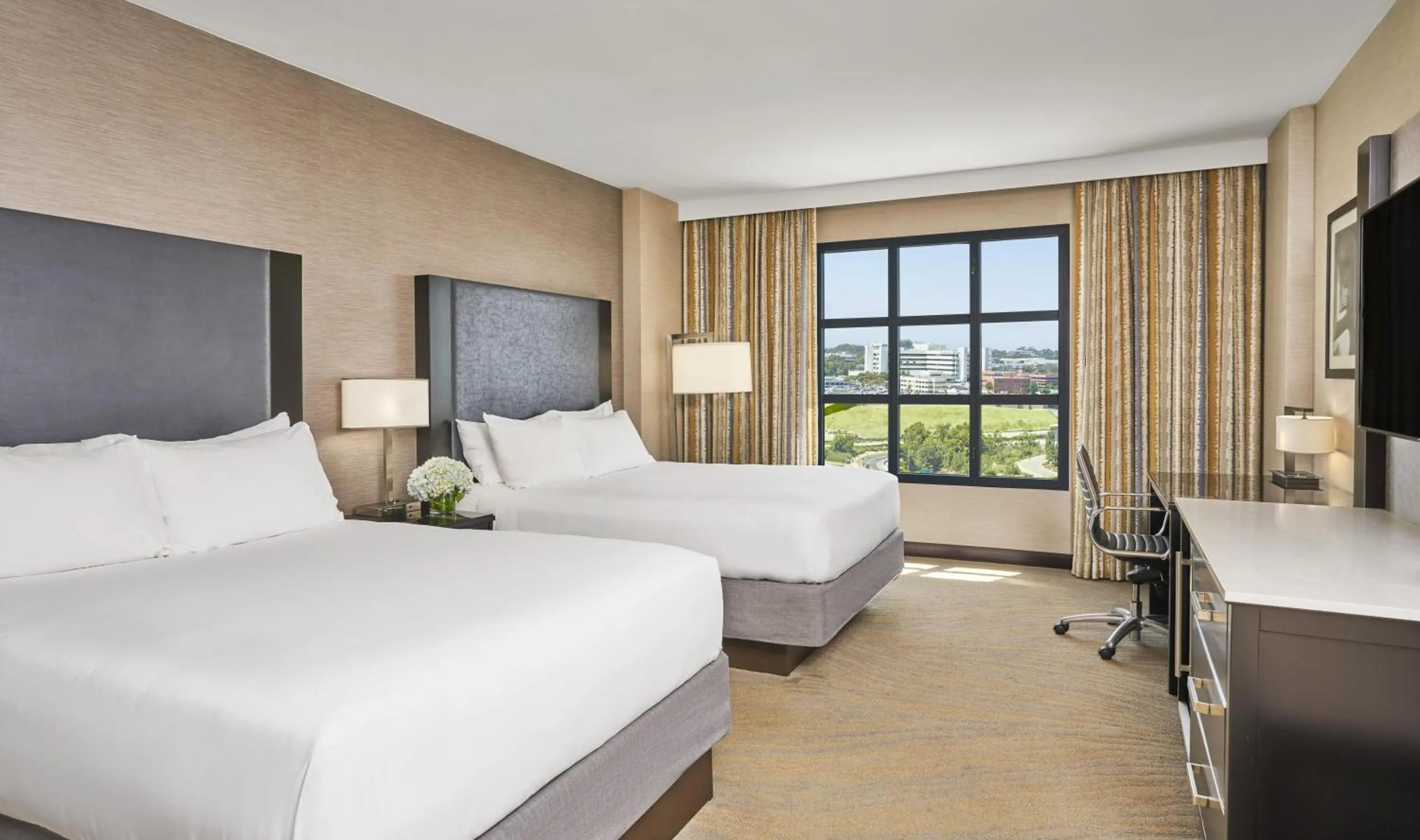 Bedroom, Bed in Hyatt Regency La Jolla at Aventine