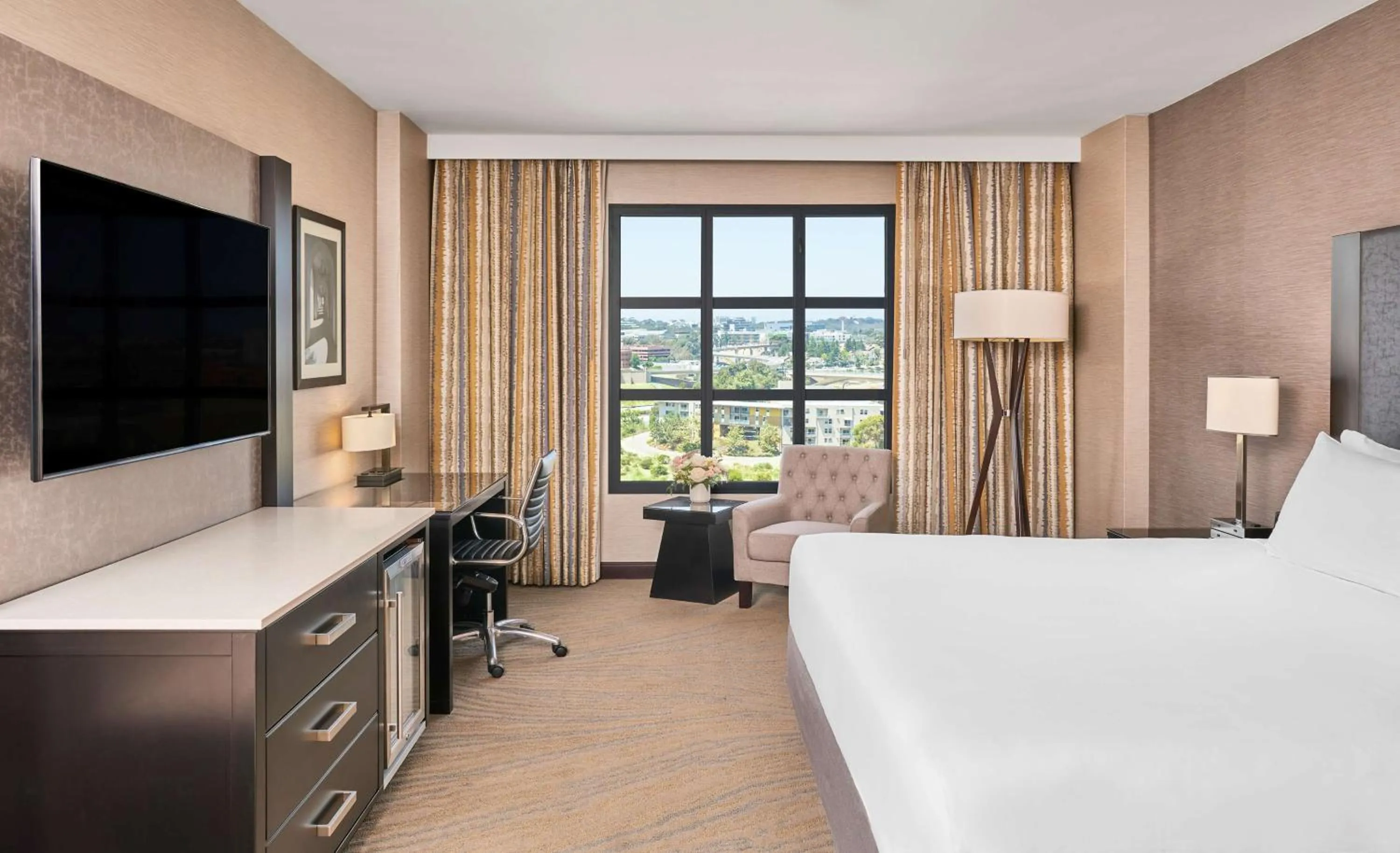 Bedroom, Bed in Hyatt Regency La Jolla at Aventine