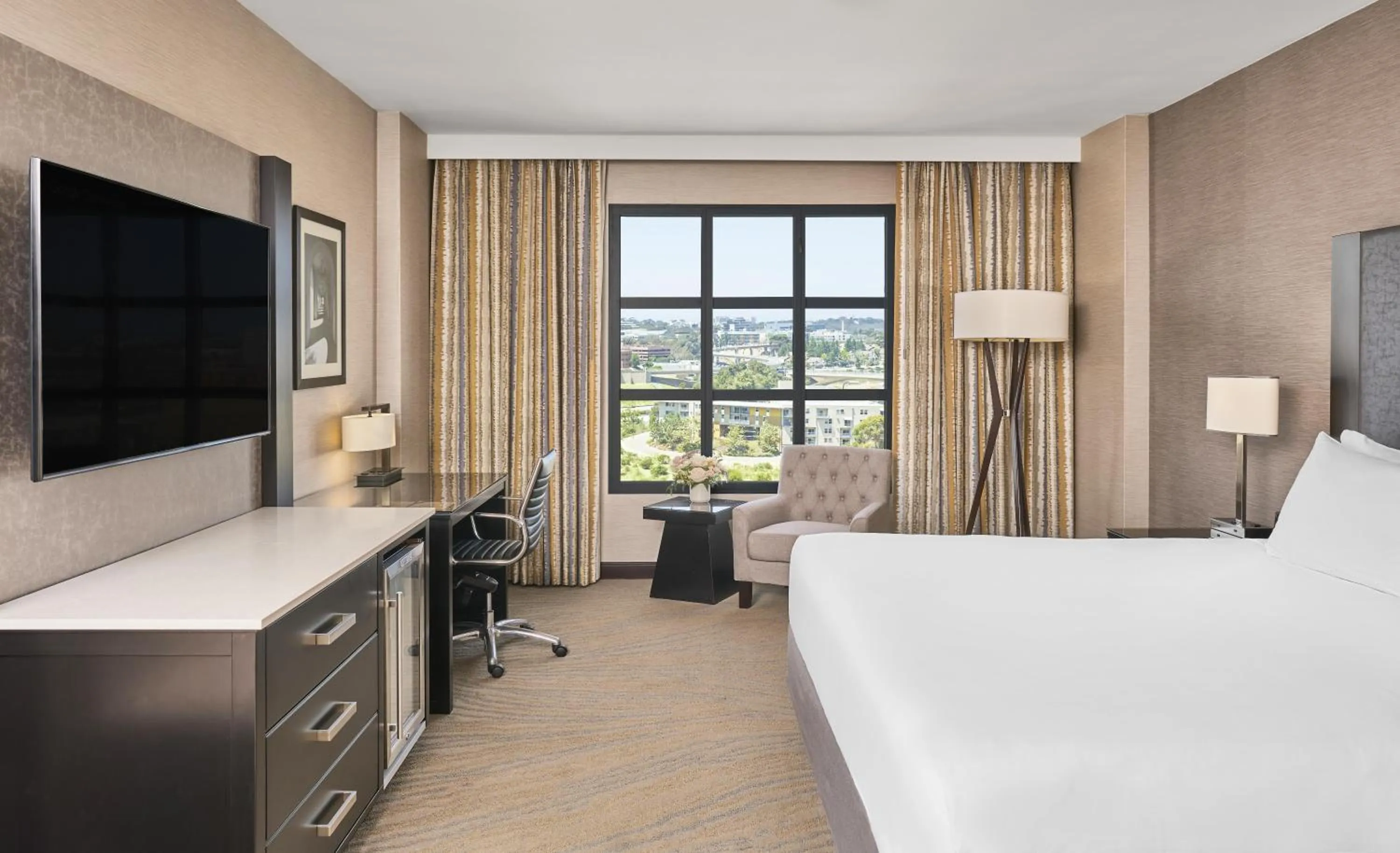 Bedroom, Bed in Hyatt Regency La Jolla at Aventine