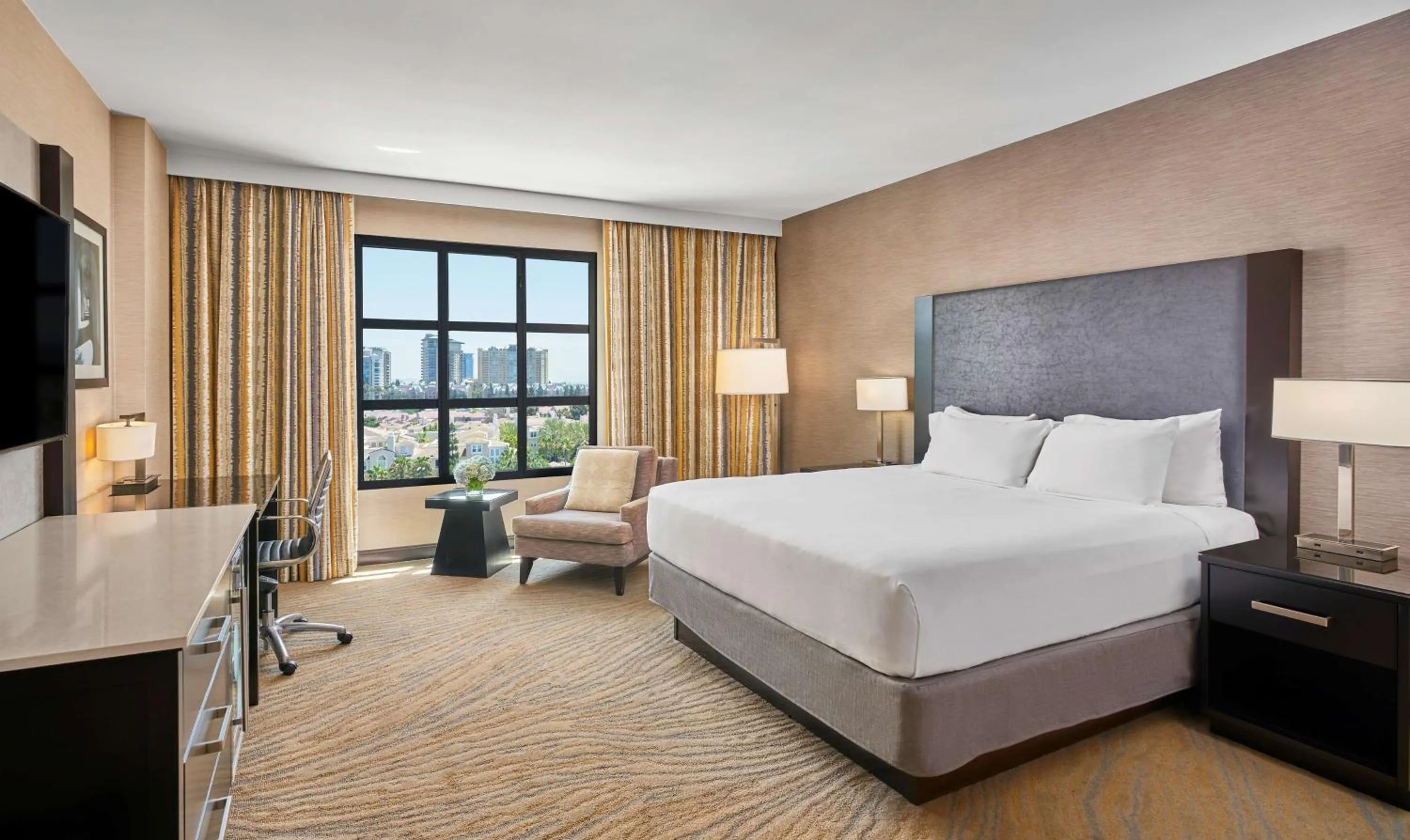 Bedroom, Bed in Hyatt Regency La Jolla at Aventine