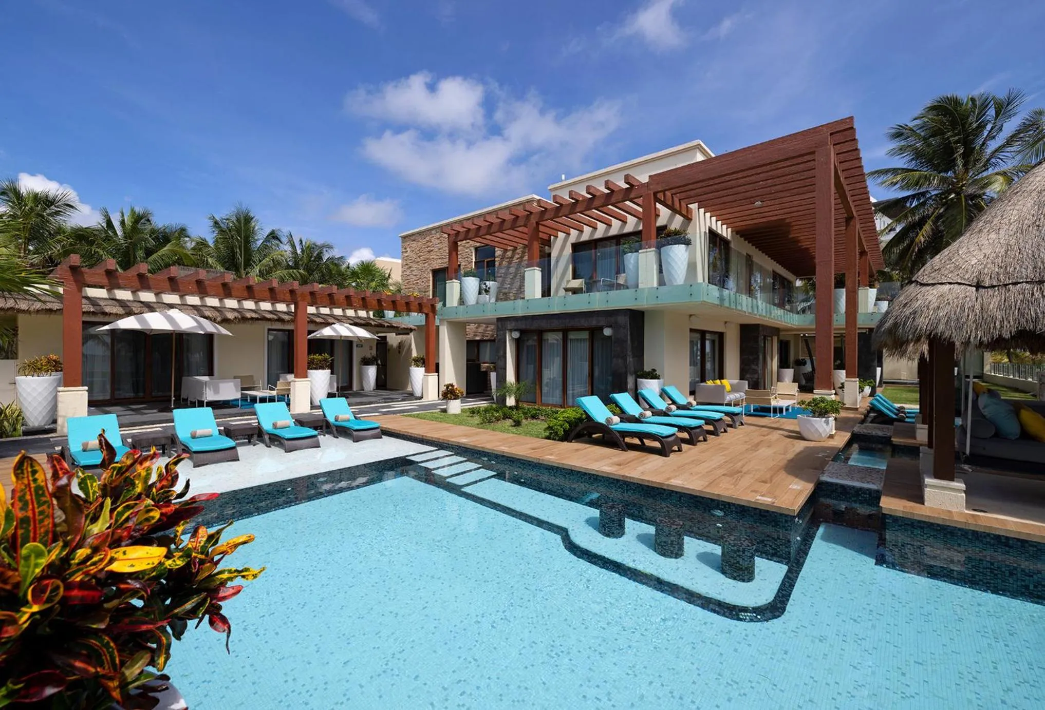 Swimming pool in Azul Villa Esmeralda - Gourmet All Inclusive by Karisma