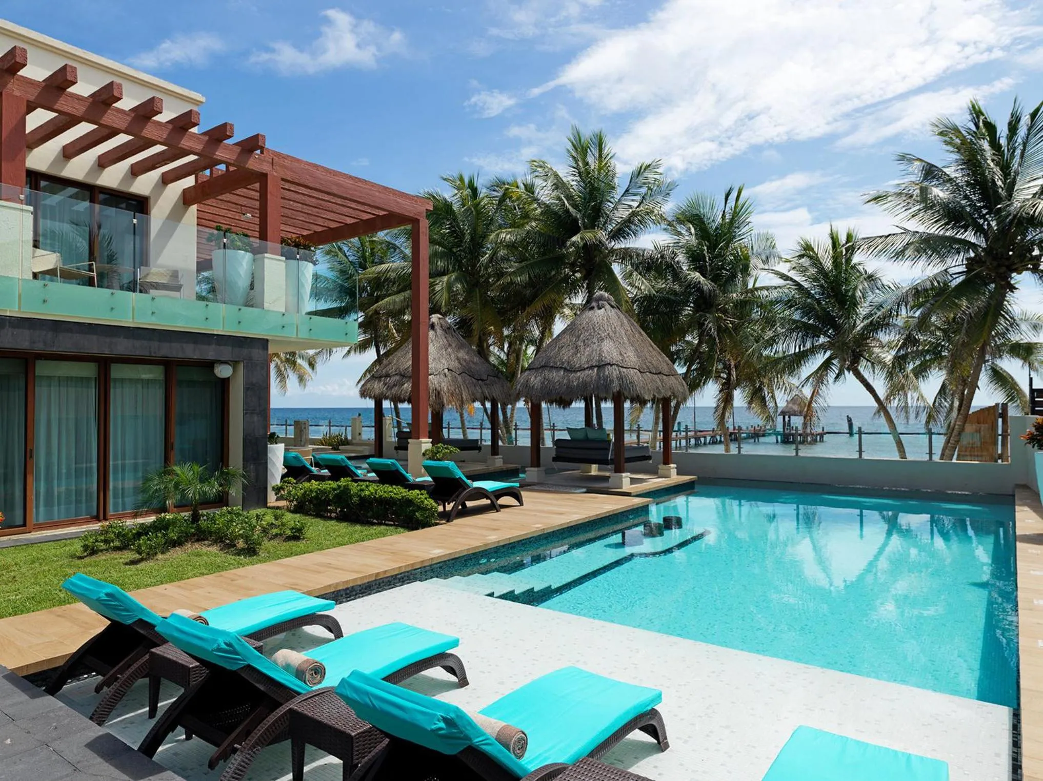 Swimming pool in Azul Villa Esmeralda - Gourmet All Inclusive by Karisma