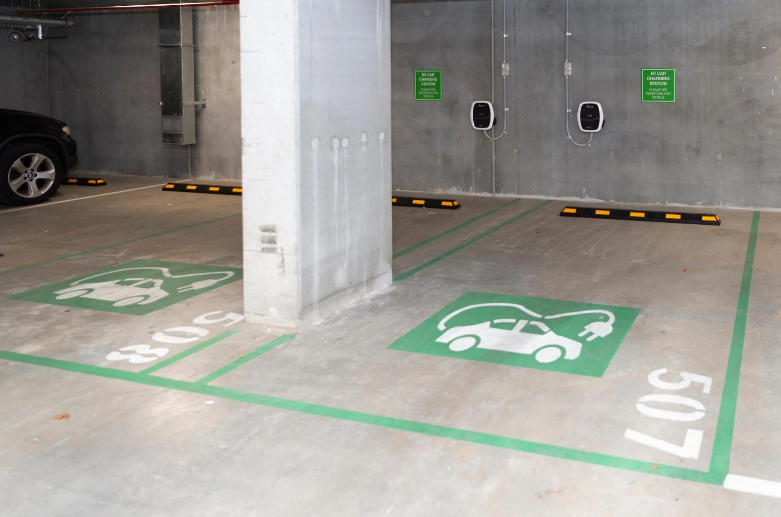 Property building in Oaks R Suites Geelong