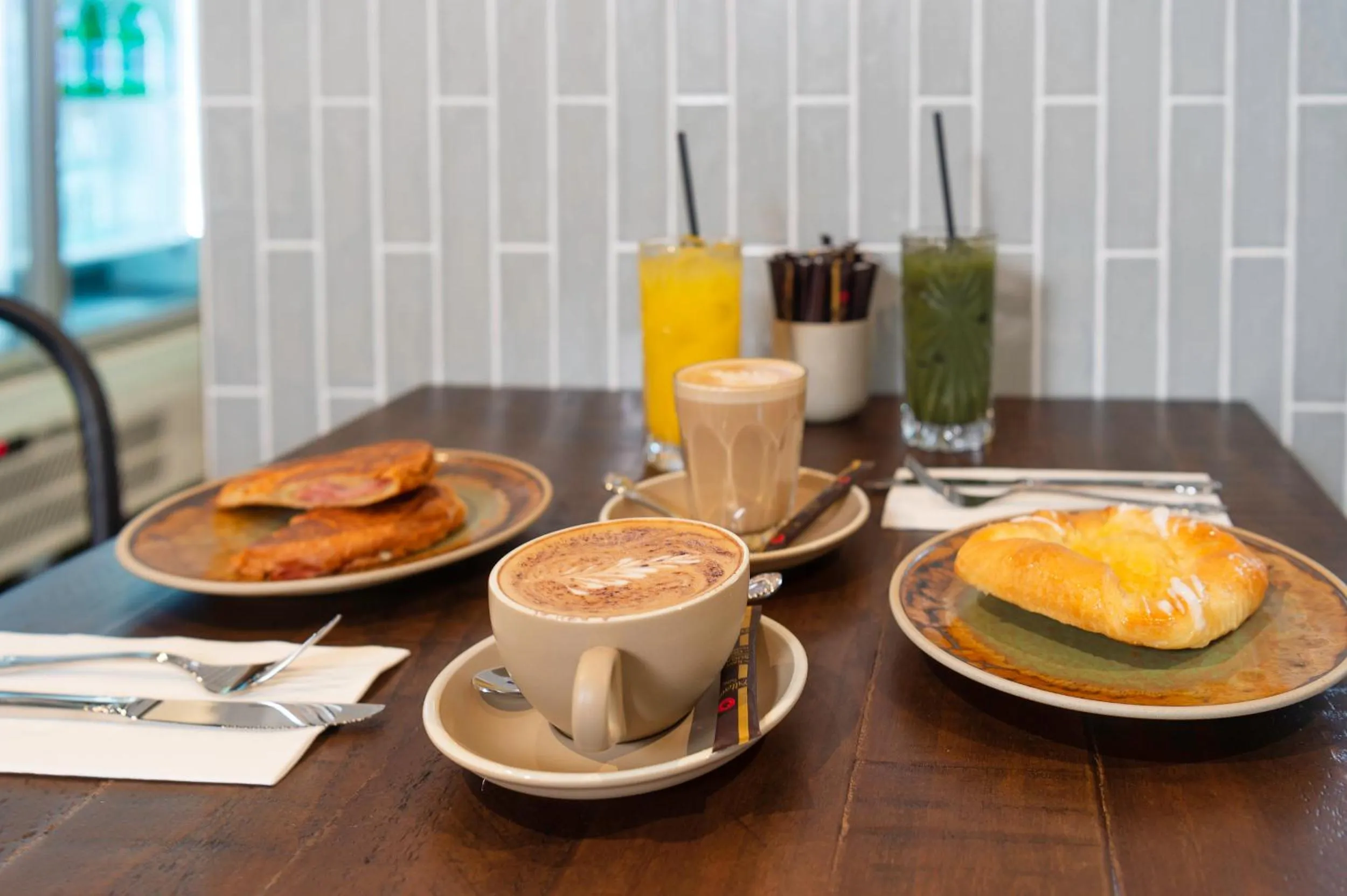 Restaurant/places to eat in Oaks R Suites Geelong