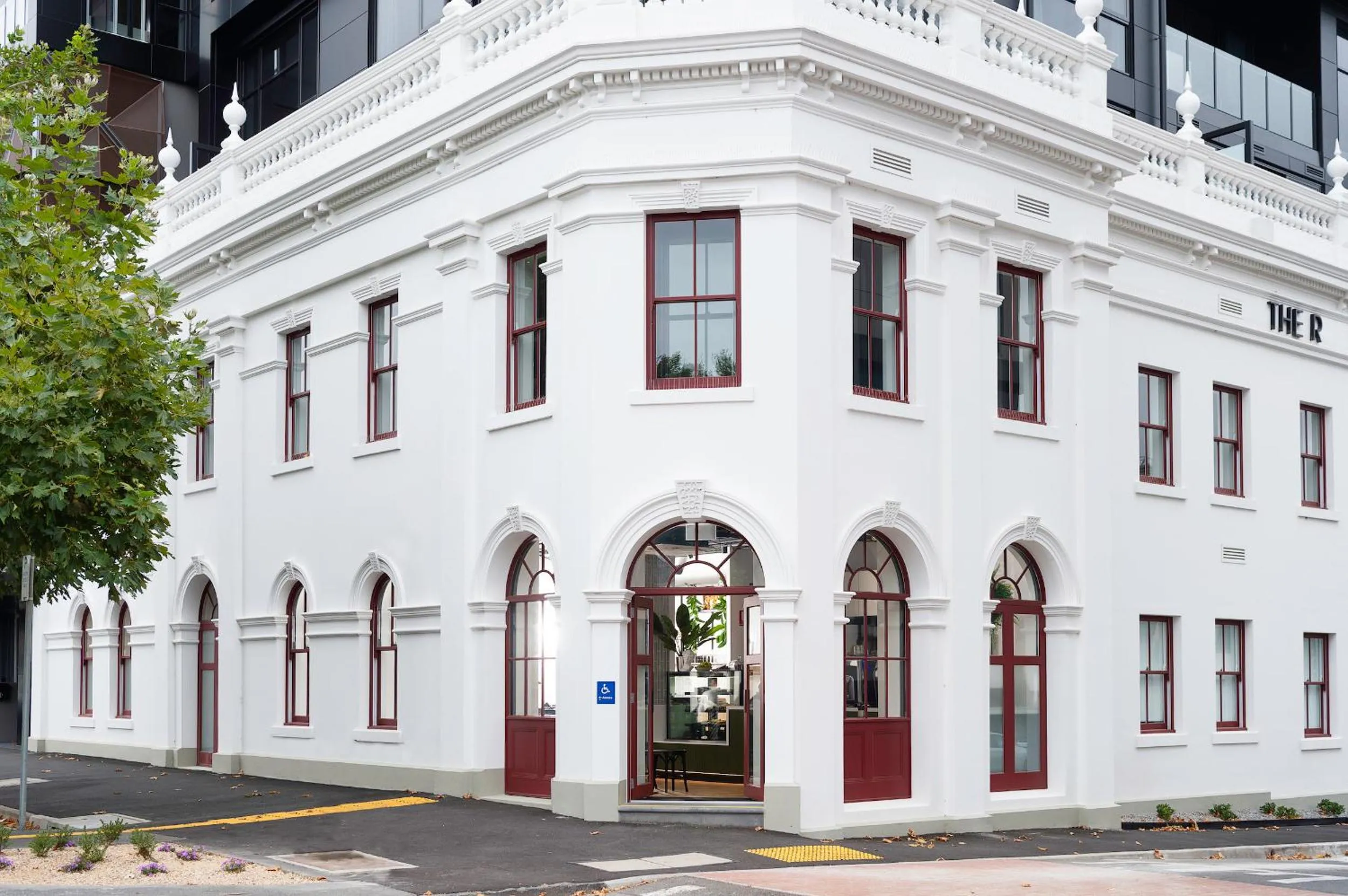 Property building in Oaks R Suites Geelong