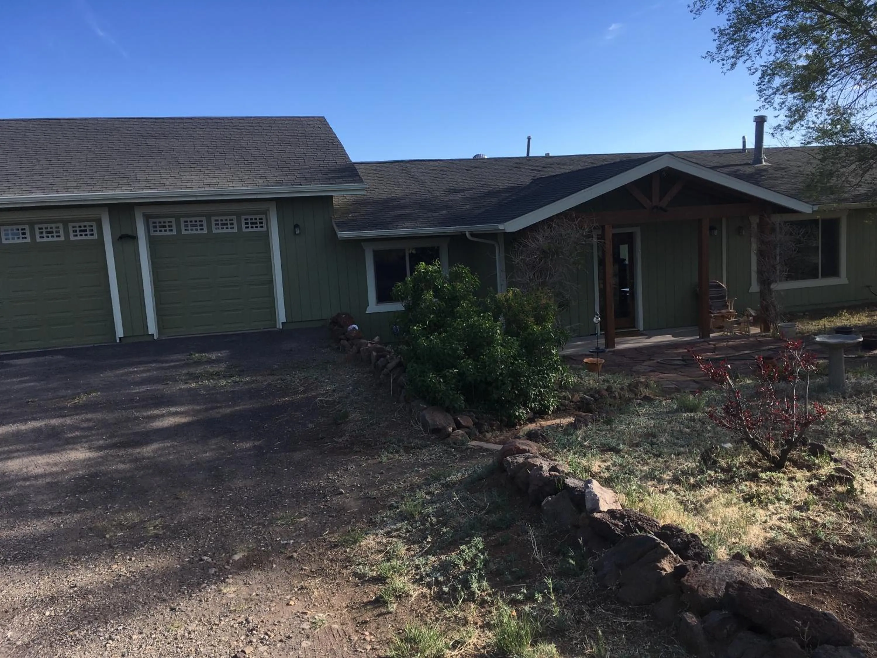 Property building in Peaks Wildernest House Bed and Breakfast - Vaccinations Required