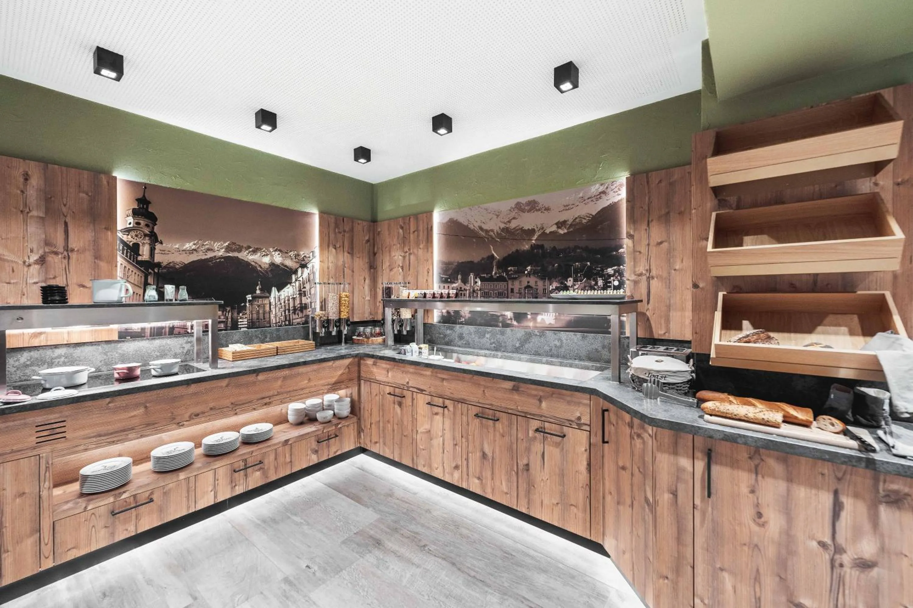 Breakfast in BinderS Budget City-Mountain Hotel