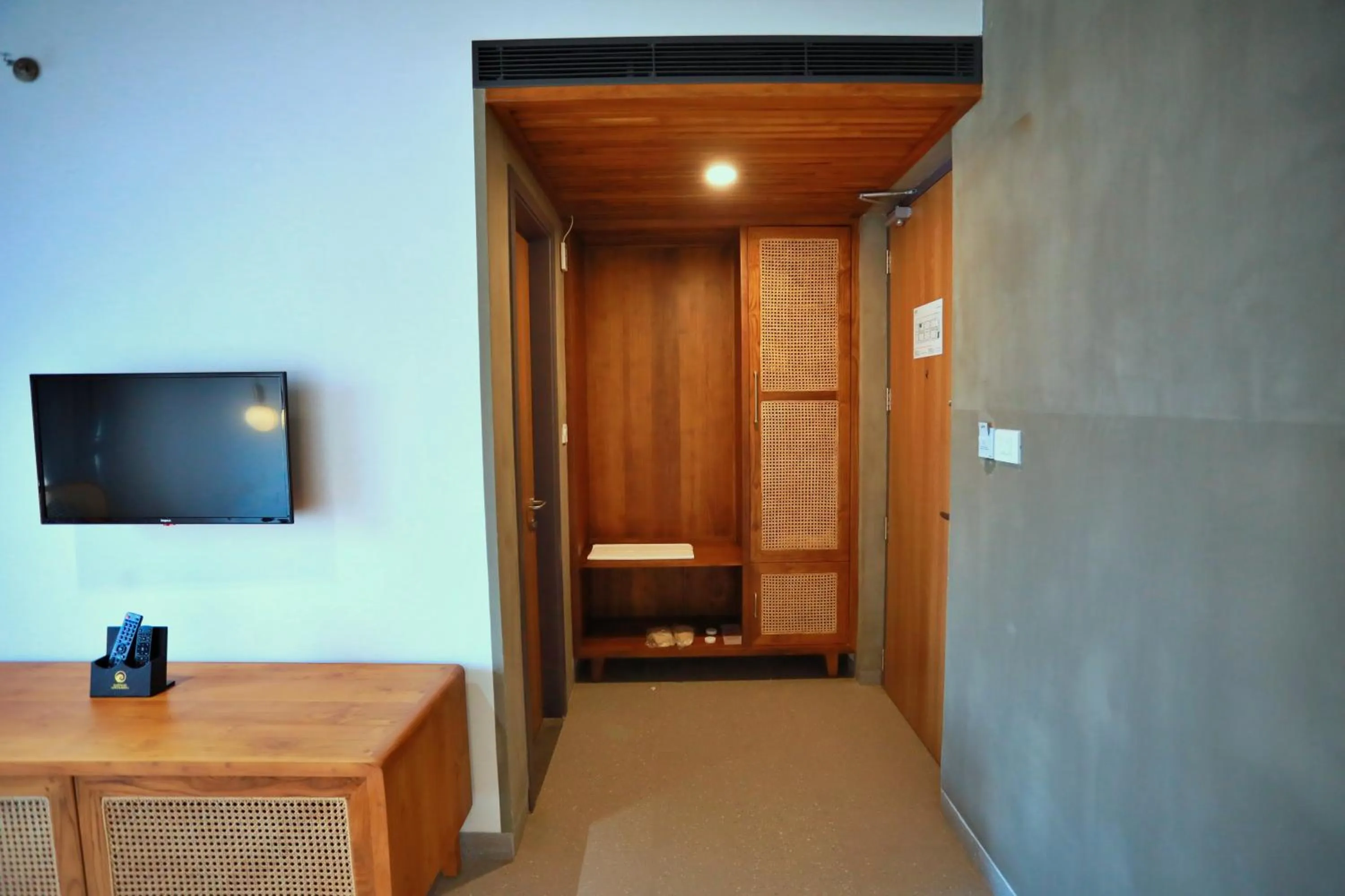 TV and multimedia in E.05 City Inn