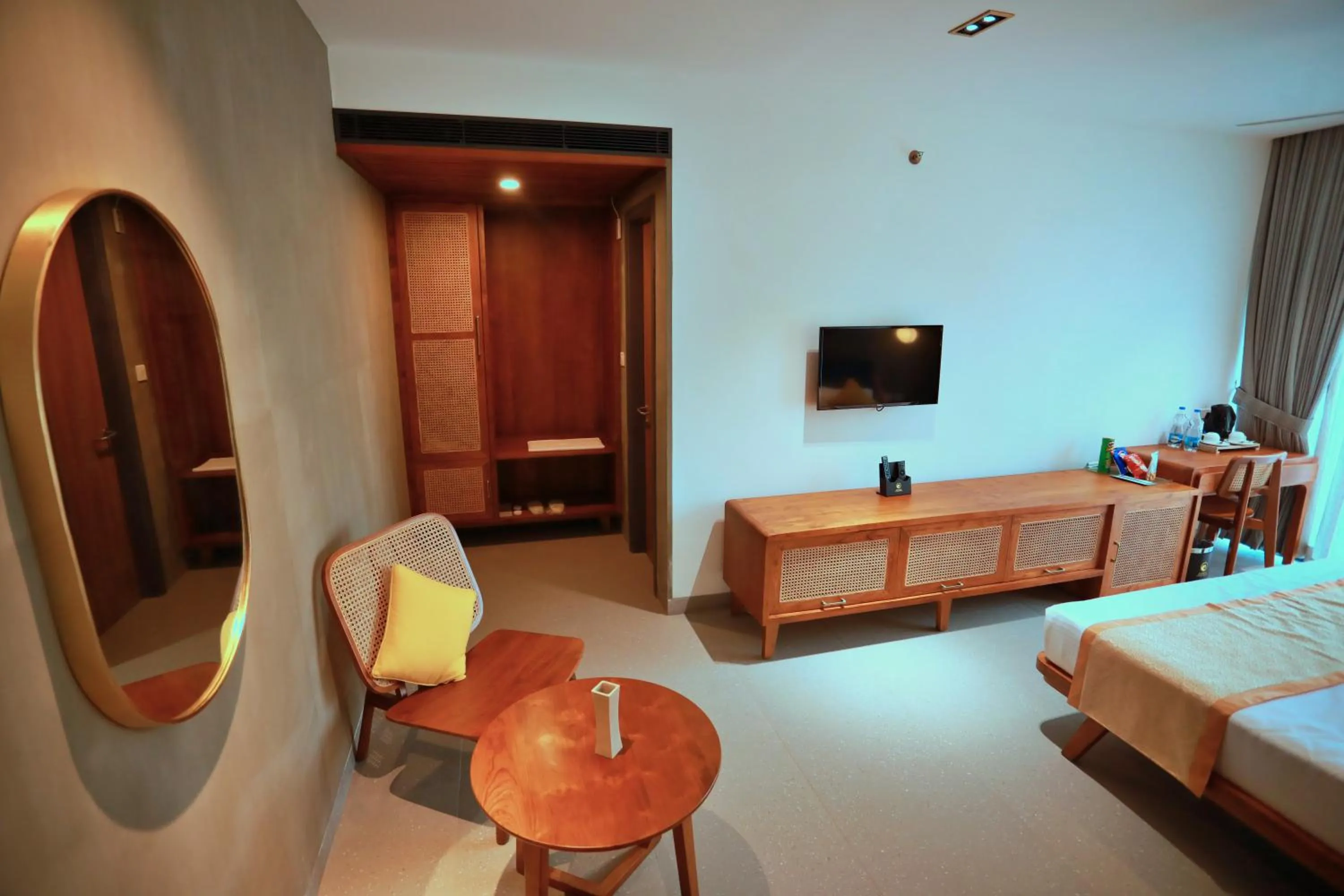 Seating area, Bed in E.05 City Inn