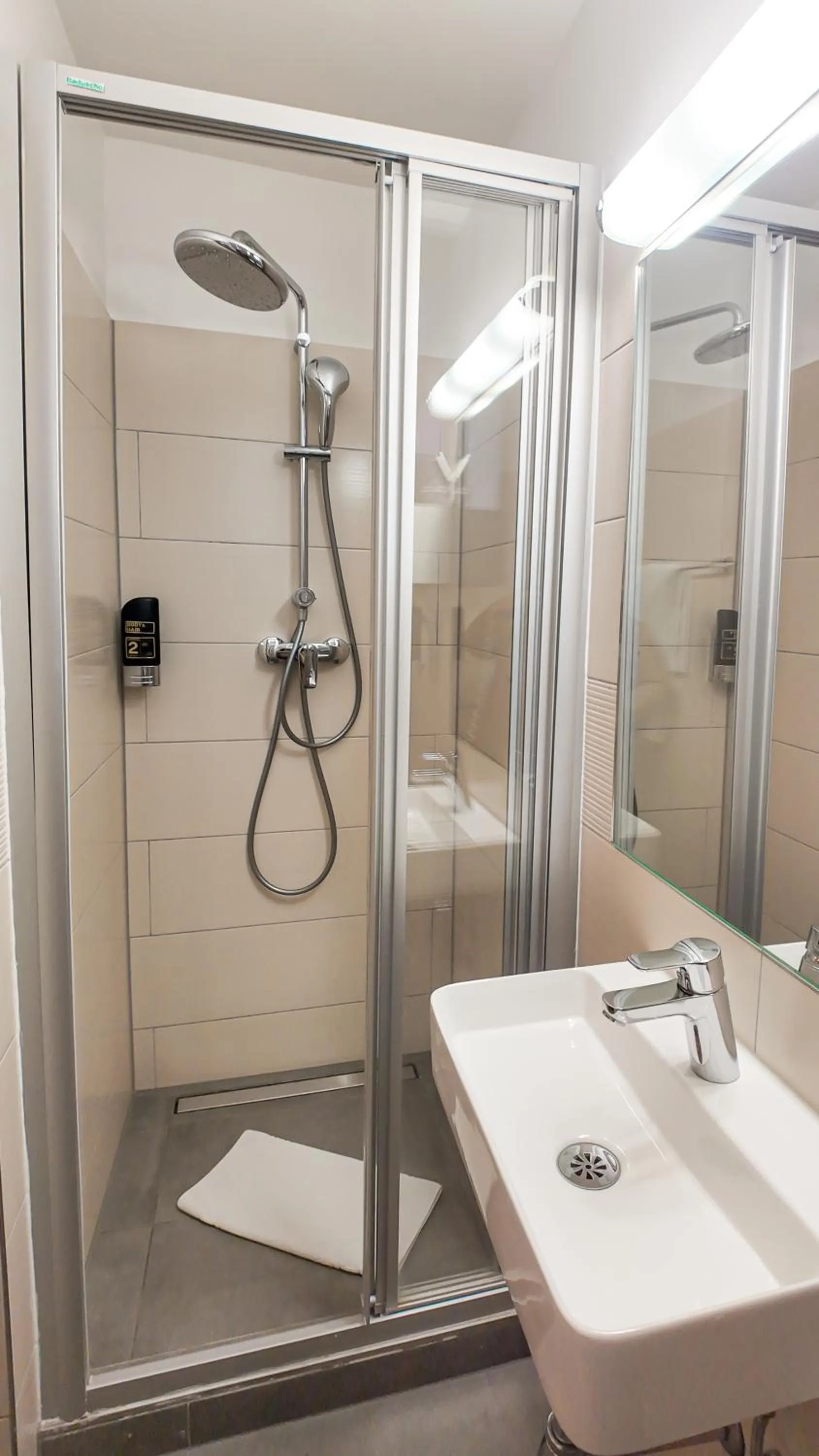 Shower in HPA Hotel Andreas