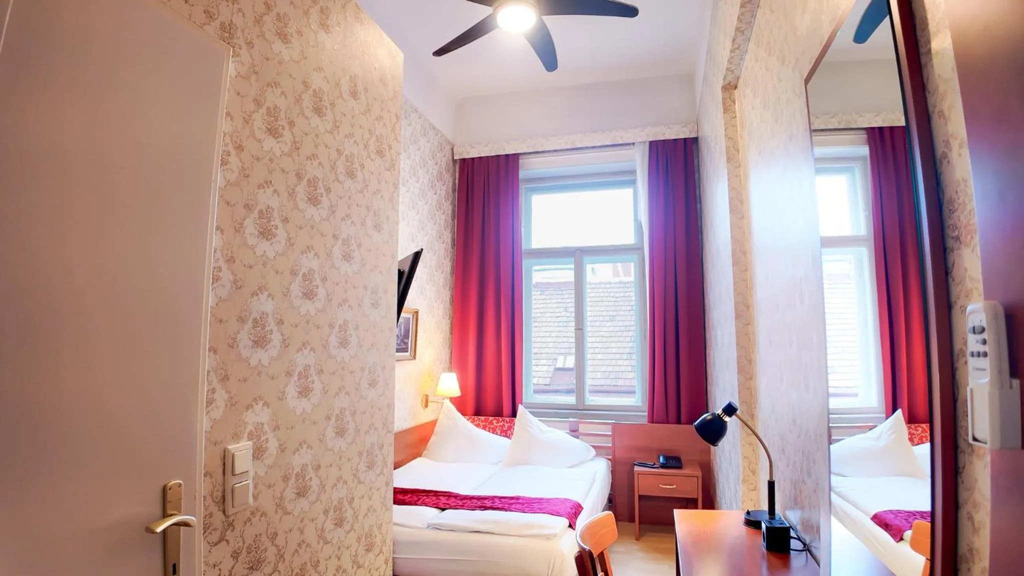 Bed in HPA Hotel Andreas