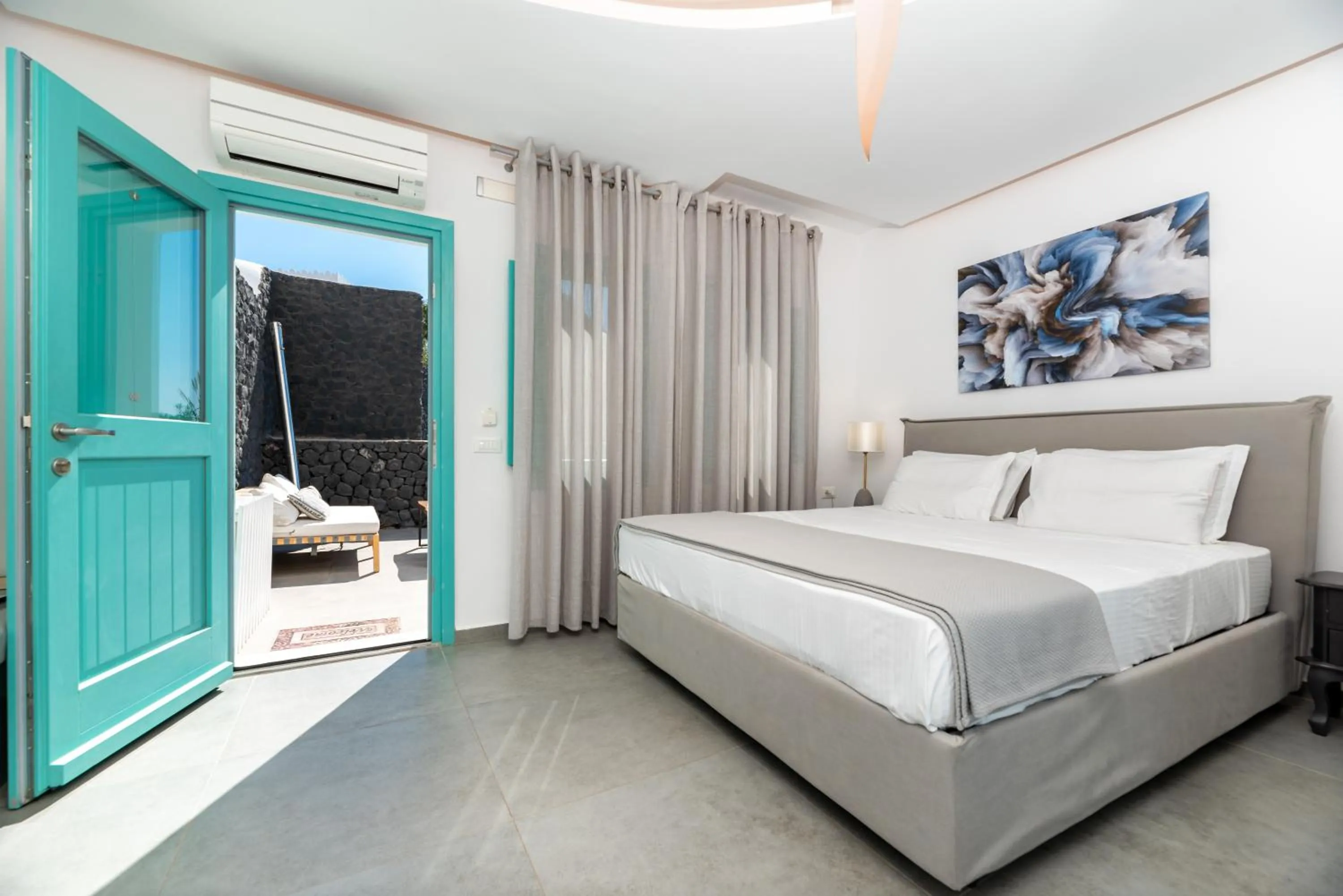 Bed in Santa Irina Luxury Sunny Lofts