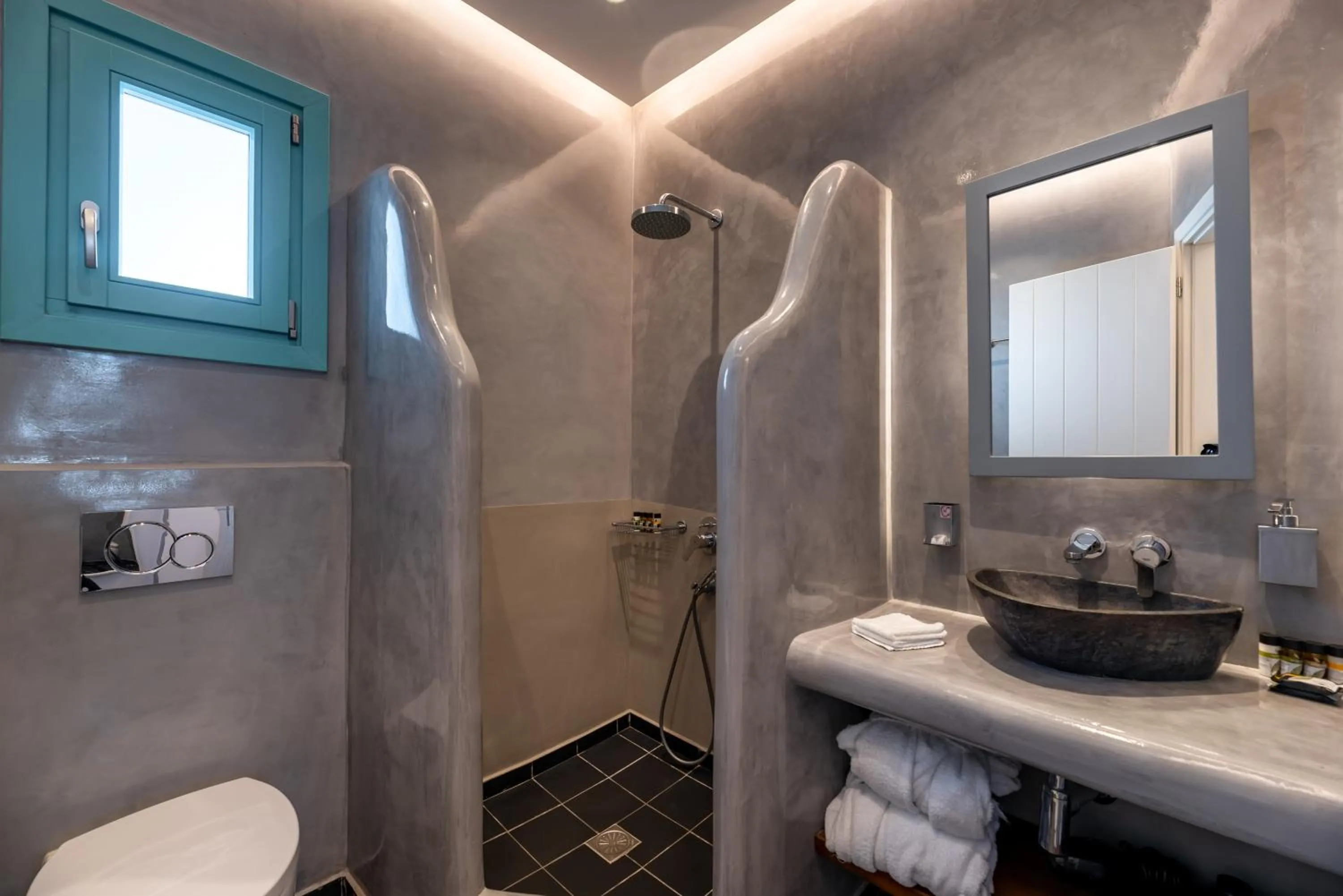 Shower in Santa Irina Luxury Sunny Lofts