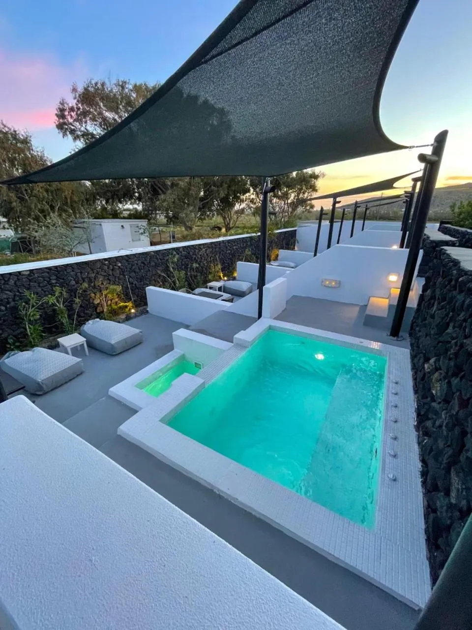 Hot Tub in Santa Irina Luxury Sunny Lofts