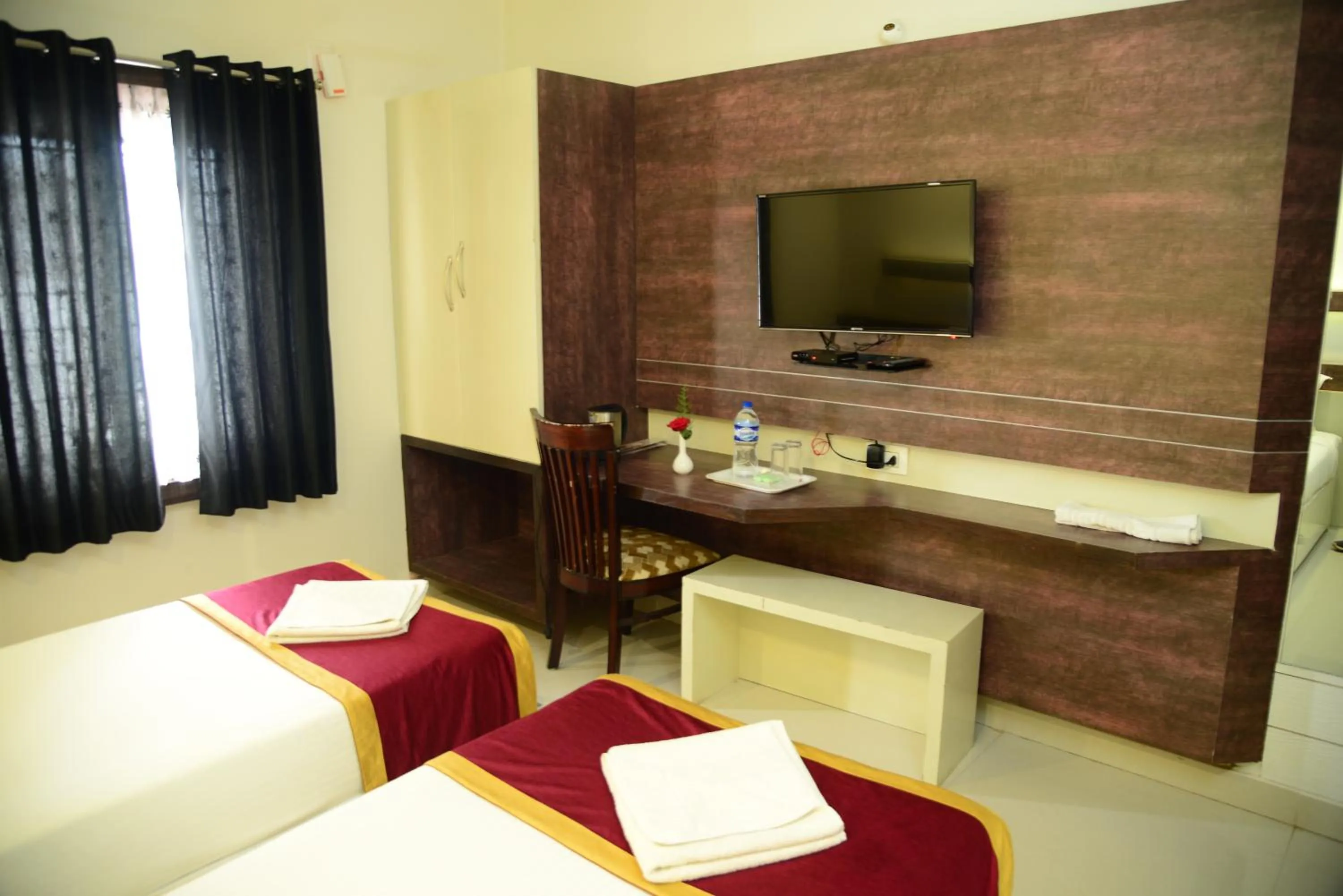 Bed in Miles Inn Hotel