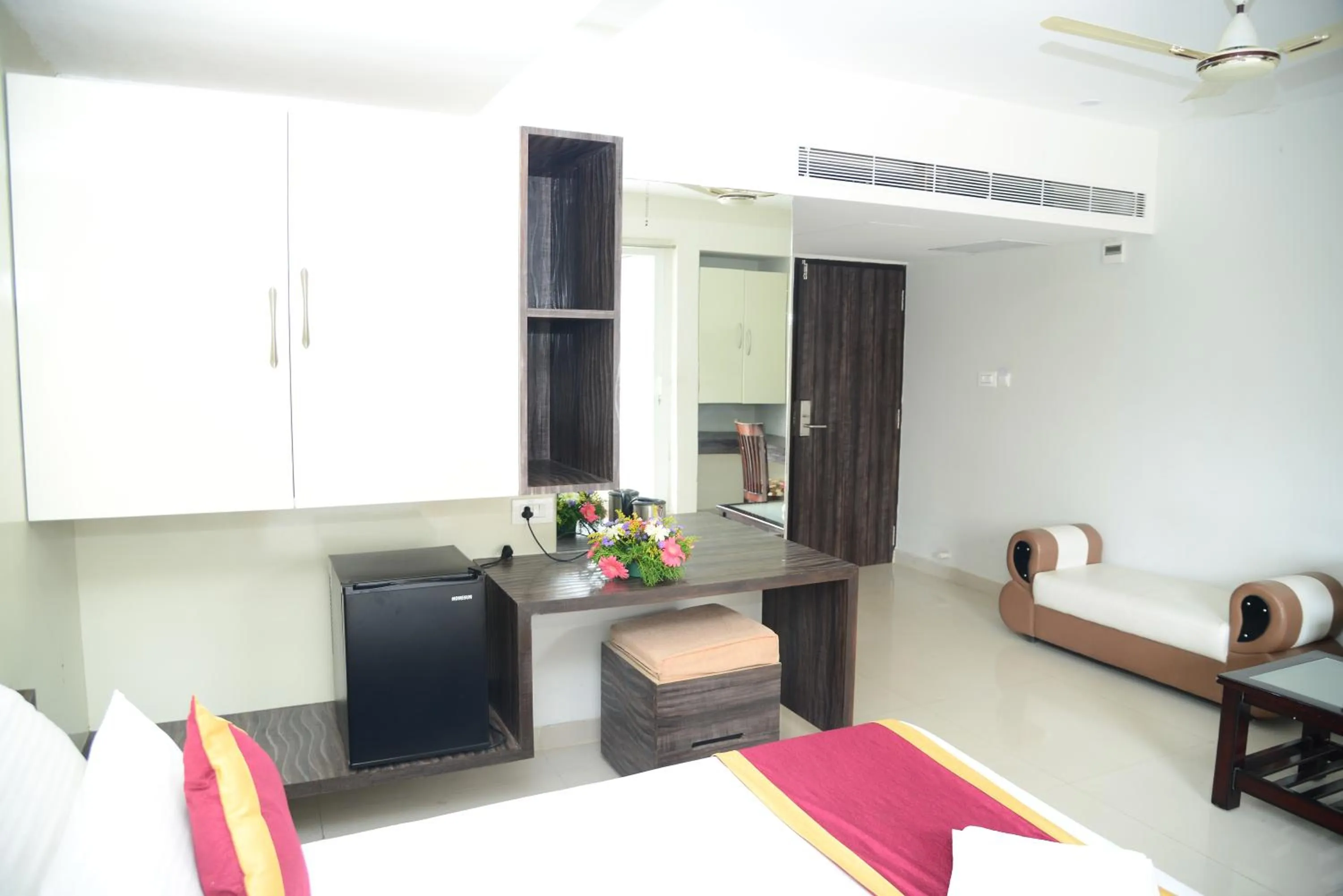 Seating area in Miles Inn Hotel