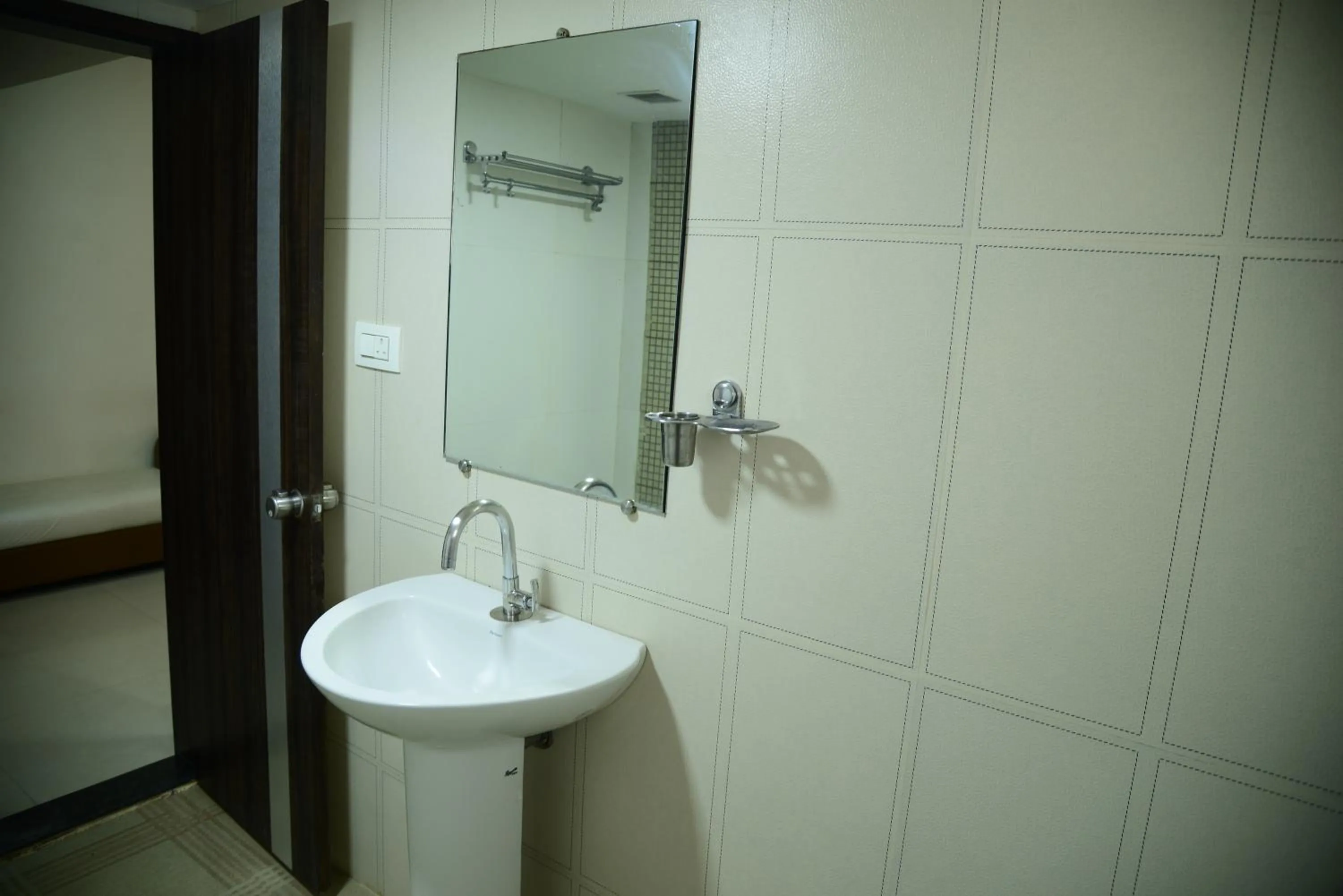 Area and facilities in Miles Inn Hotel