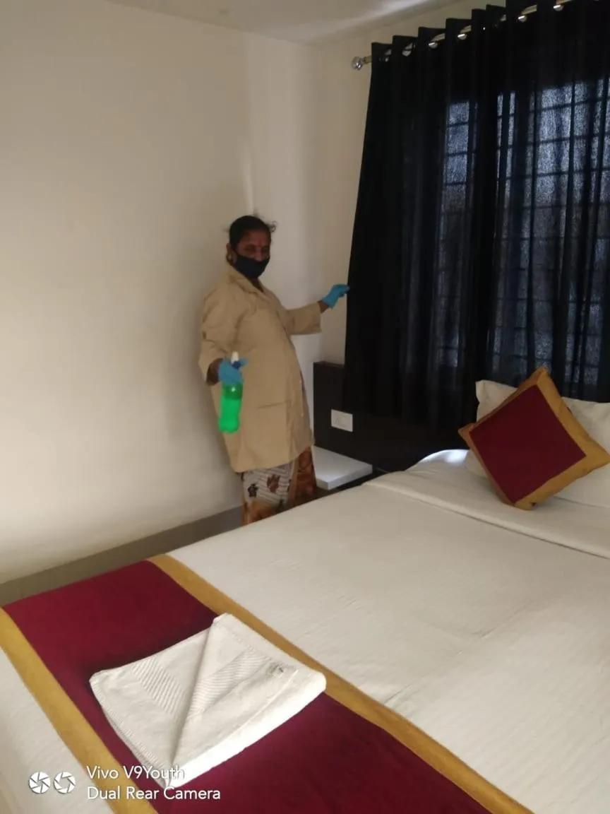 Bedroom, Bed in Miles Inn Hotel