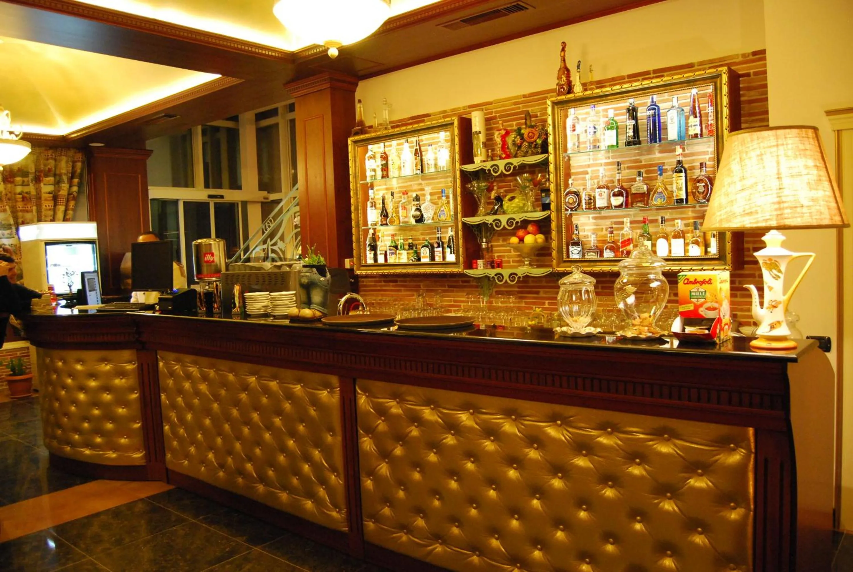 Lounge or bar in 2 KITARRAT Boutique Hotel & SPA