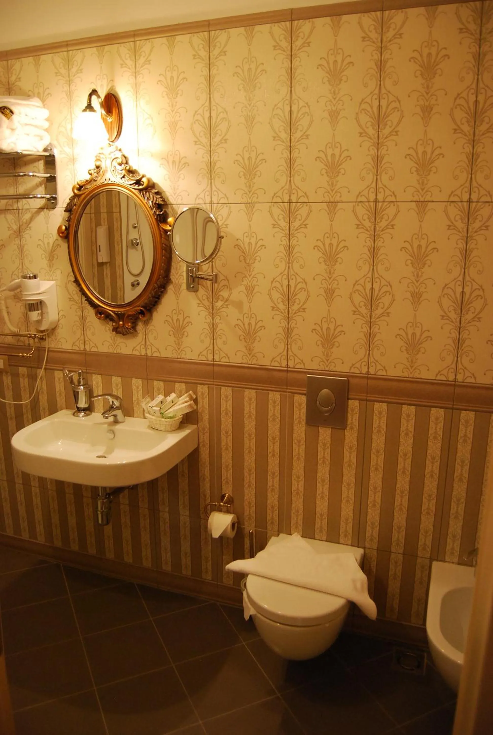 Bathroom in 2 KITARRAT Boutique Hotel & SPA