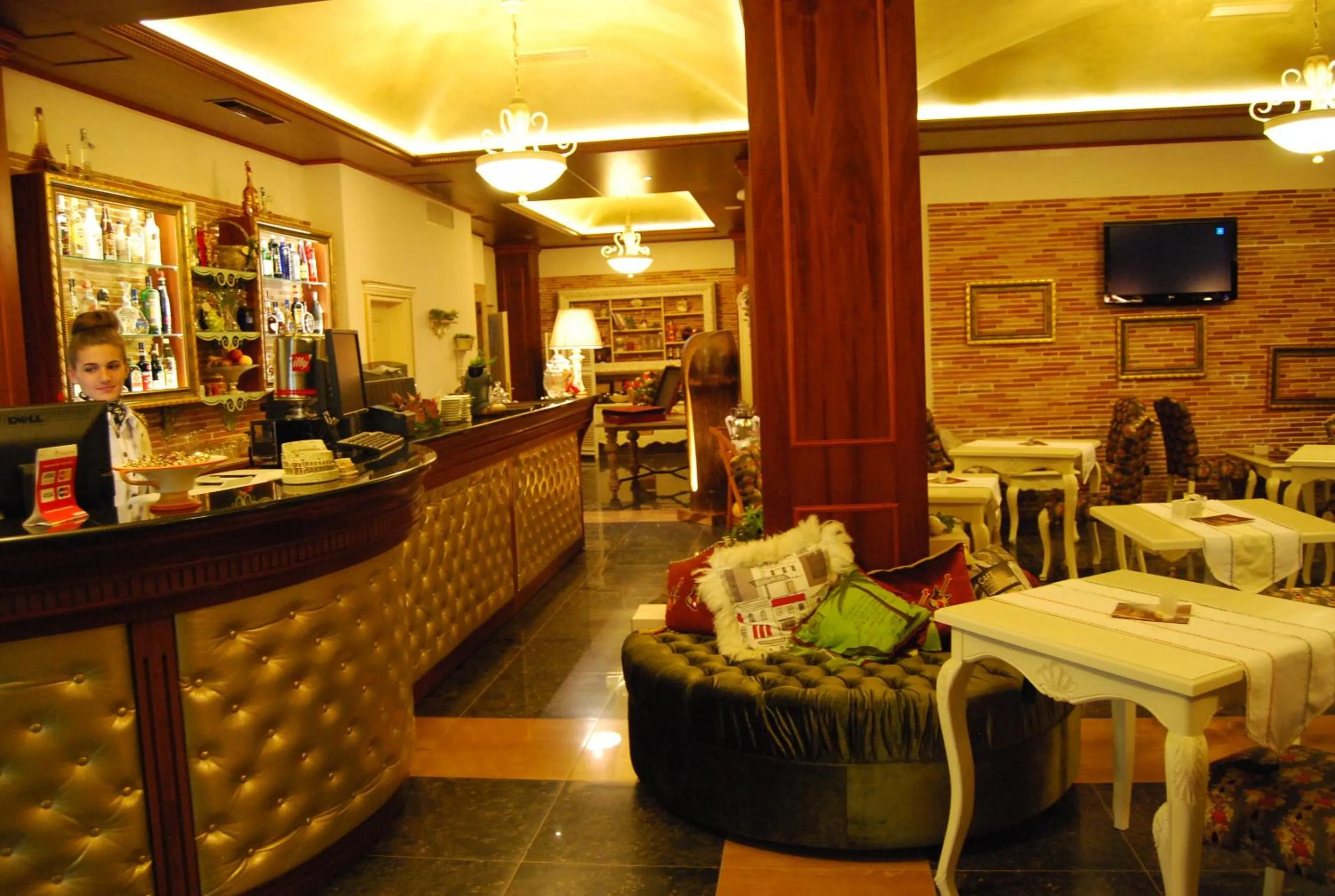 Lounge or bar in 2 KITARRAT Boutique Hotel & SPA