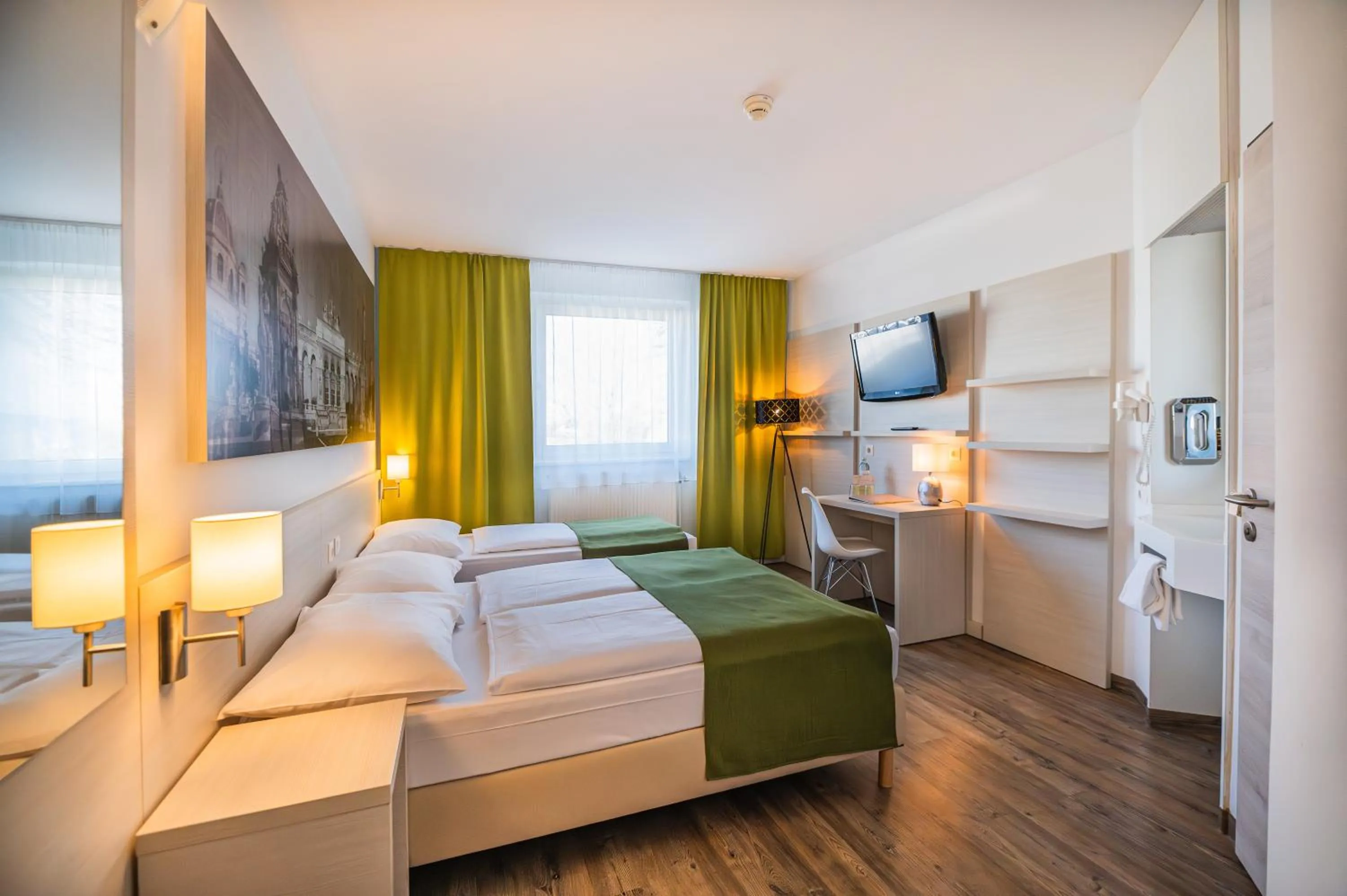 Photo of the whole room, Bed in LifeHotel Vienna Airport